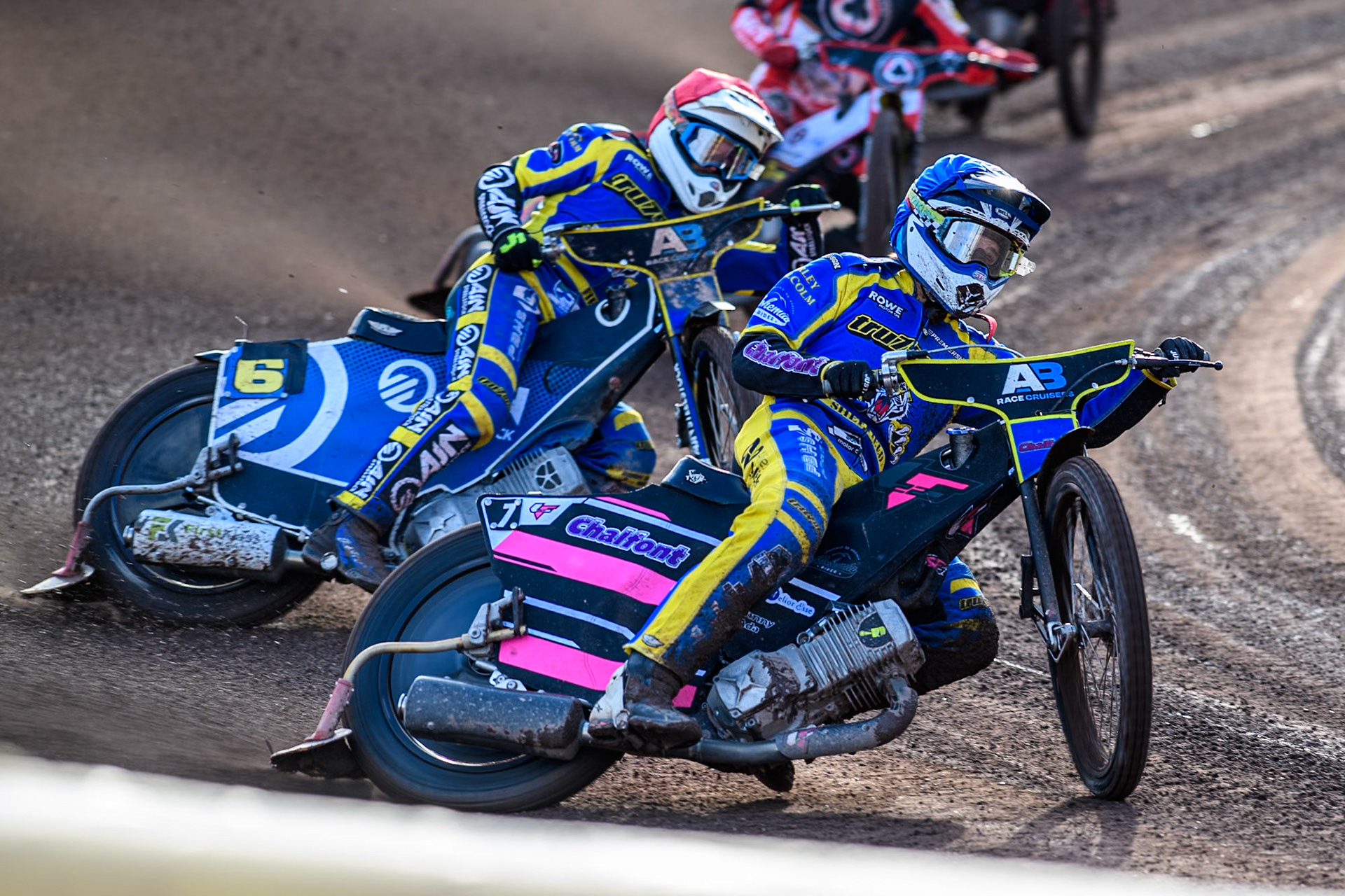 Leon Flint of Sheffield Tigers in Blue leading Lewis Kerr of Sheffield Tigers in Red during the Rowe Motor Oil Premiership match between Sheffield Tigers and Belle Vue Aces at Owlerton Stadium, Sheffield on Monday 5th May 2025. (Photo: Ian Charles | MI News)