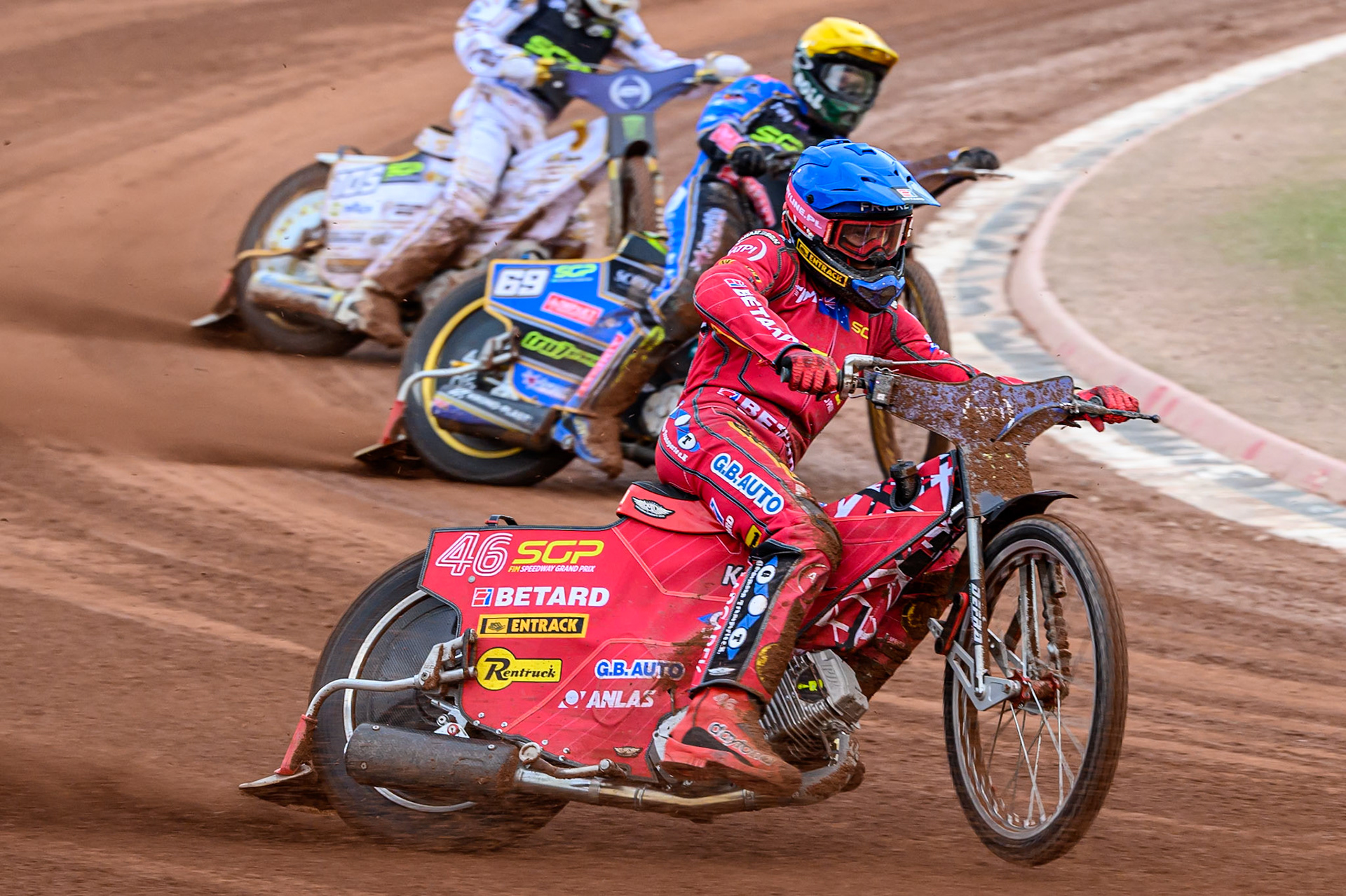 Max Fricke (46) of Australia in Blue leading Jason Doyle (69) of Australia in Yellow during the ATPI FIM Speedway Grand Prix Round 4 at the National Speedway Stadium, Manchester, on Friday 13th June 2025. (Photo: Ian Charles | MI News)