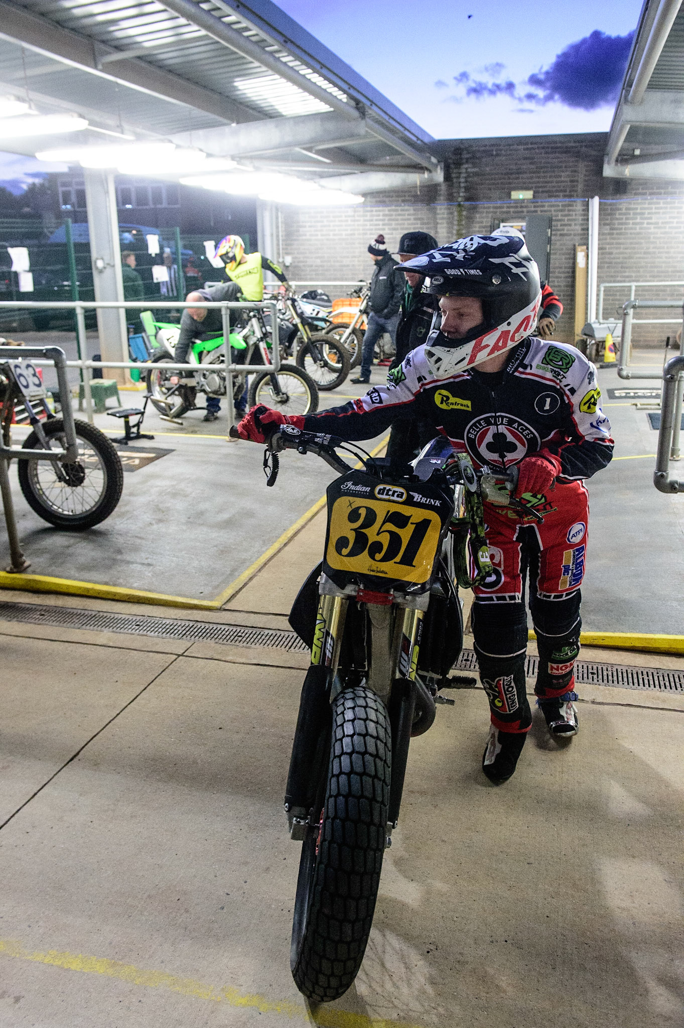 MANCHESTER, UK. OCT 30TH   Dan Bewley (351) rolls his bike out for his debut Flat Track meeting during the Manchester Masters Sidecar Speedway and Flat Track Racing at the National Speedway Stadium, Manchester on Saturday 30th October 2021. (Credit: Ian Charles | MI News)
