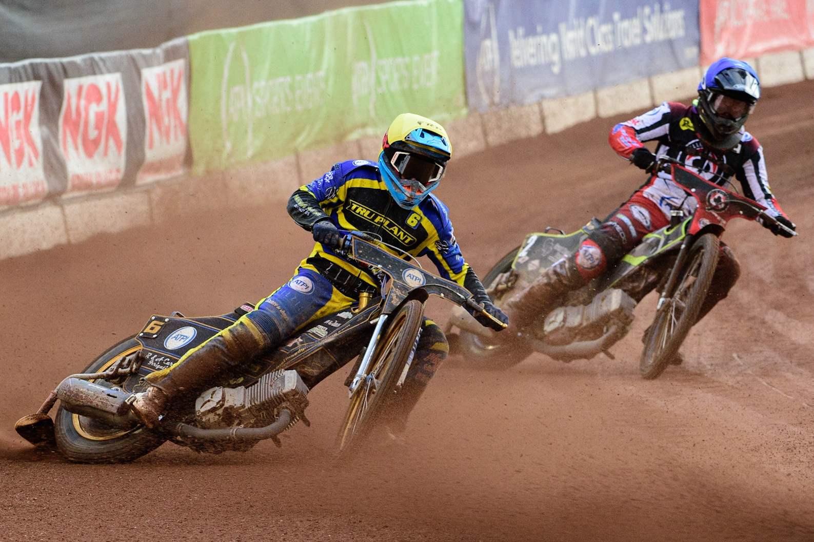 MANCHESTER, UK. JUL 5TH  Justin Sedgmen  (Yellow) leads Tom Brennan  (Blue)  during the SGB Premiership match between Belle Vue Aces and Sheffield Tigers at the National Speedway Stadium, Manchester on Tuesday 5th July 2022. (Credit: Ian Charles | MI News)