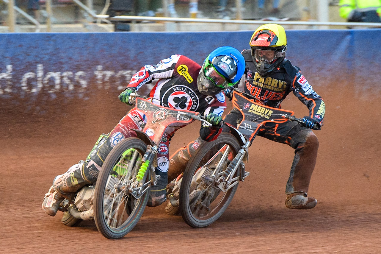 Charles Wright (Blue) has Zach Cook (Yellow) a bit too close for comfort during the Sports Insure Premiership Knock Out Cup Quarter Final 2nd Leg between Belle Vue Aces and Wolverhampton Wolves at the National Speedway Stadium, Manchester on Thursday 18th May 2023. (Photo: Ian Charles | MI News)