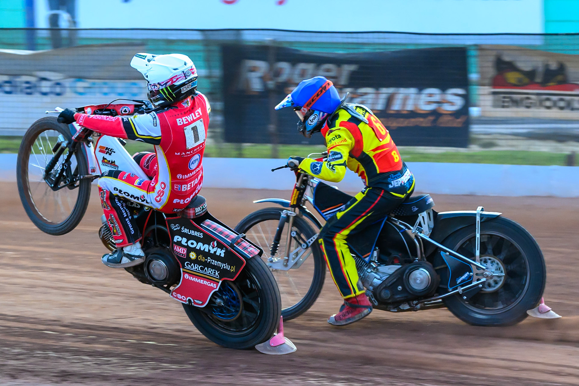 Belle Vue Aces' Dan Bewley in Red picks up some drive as he passes Birmingham Brummies' Jonas Jeppesen during the Rowe Motor Oil Premiership match between Birmingham Brummies and Belle Vue Aces at Perry Bar Stadium, Birmingham on Monday 2nd June 2025. (Photo: Ian Charles | MI News)