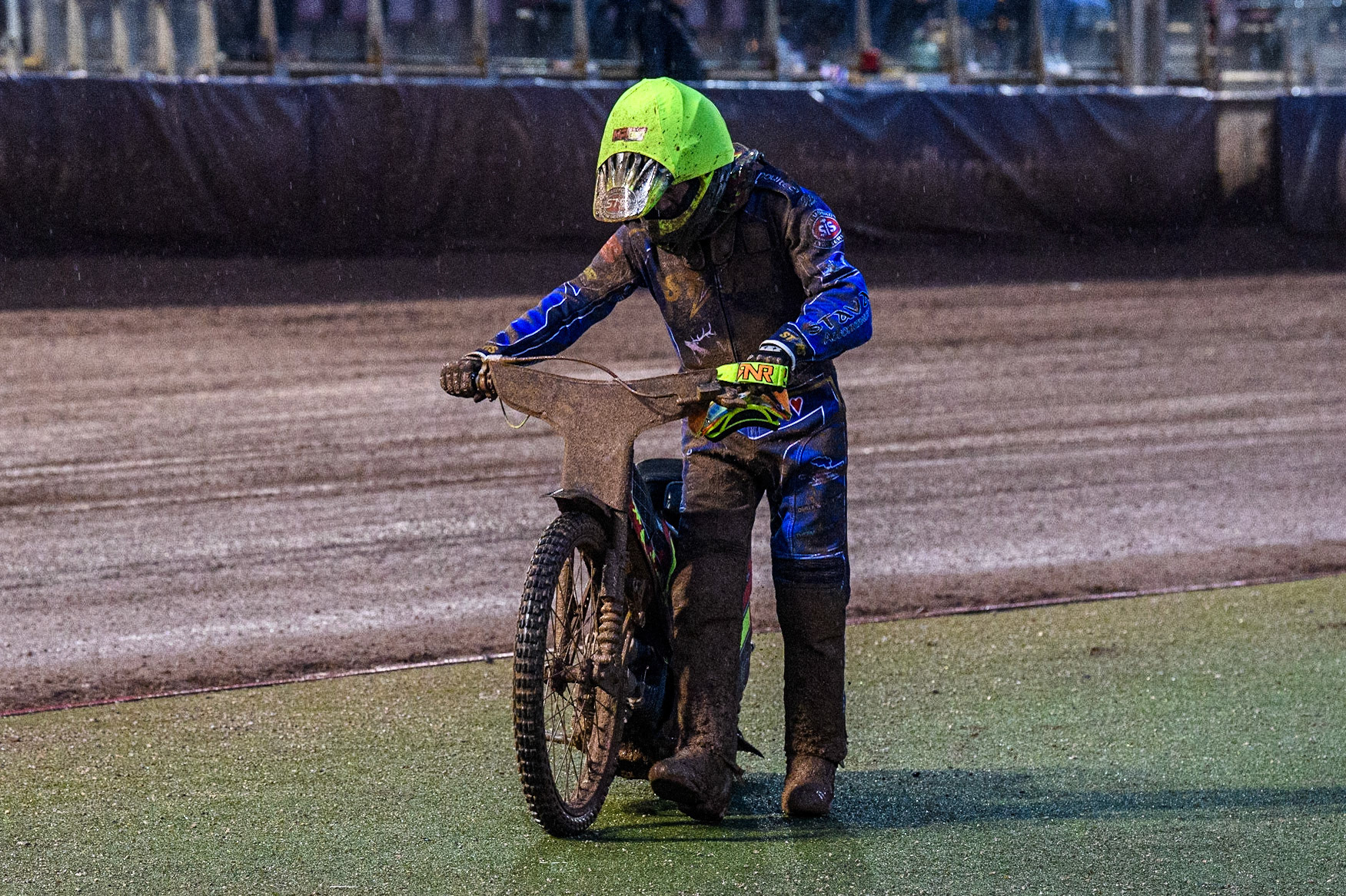 Michael Palm Toft pushes his bike back after his has an engine failure during the Sports Insure Premiership match between Belle Vue Aces and King's Lynn Stars at the National Speedway Stadium, Manchester on Monday 21st August 2023. (Photo: Ian Charles | MI News)