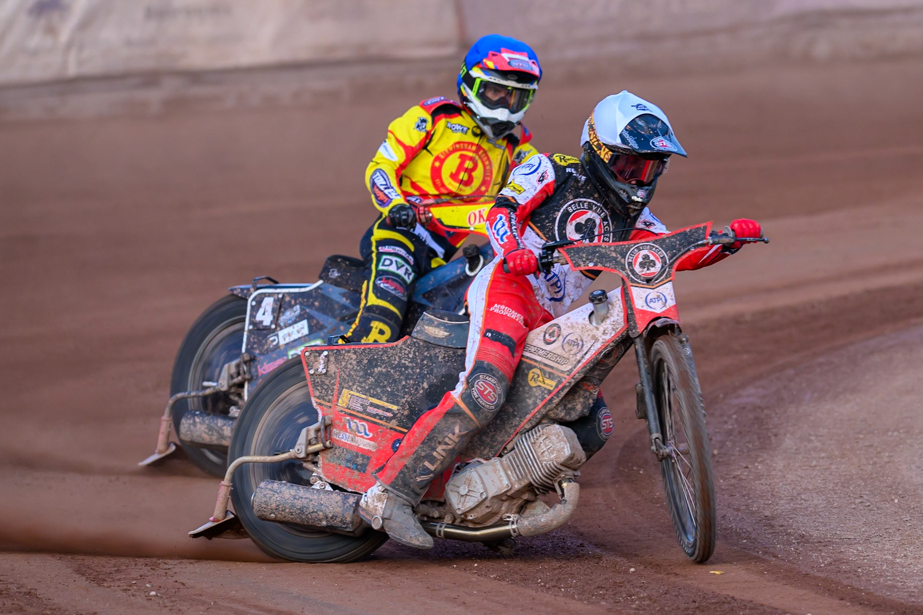 Belle Vue Aces' Zach Cook in White leading Birmingham Brummies' Keynan Rew in Blue during the Rowe Motor Oil Premiership match between Birmingham Brummies and Belle Vue Aces at Perry Bar Stadium, Birmingham on Monday 2nd June 2025. (Photo: Ian Charles | MI News)