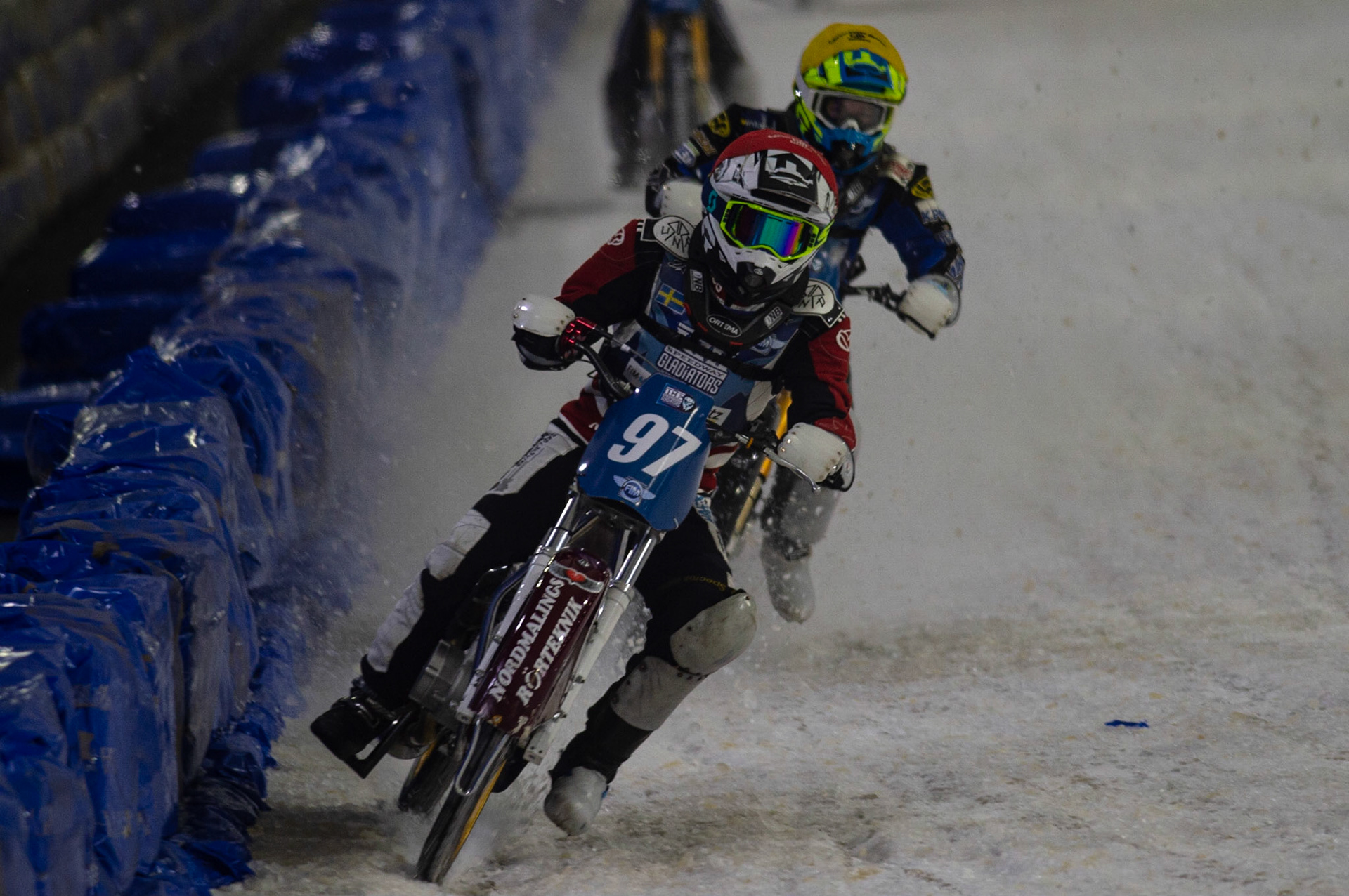 HEERENVEEN, NL.Ove Ledström (97)  (Red) leads Martin Hååruhiltunen (199)  (Yellow)  during the FIM Ice Speedway Gladiators World Championship Final 3 at Ice Rink Thialf, Heerenveen on Saturday  2 April 2022. (Credit: Ian Charles | MI News)