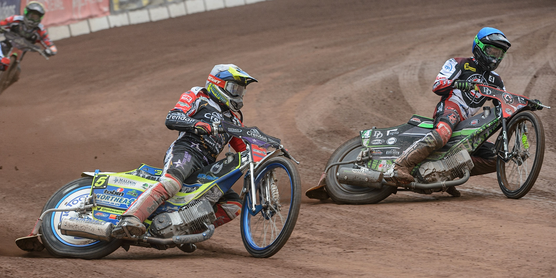 MANCHESTER, UK. MAY 2ND Chris Harris  (White) outside Charles Wright  (Blue)  during the SGB Premiership match between Belle Vue Aces and Peterborough at the National Speedway Stadium, Manchester on Monday 2nd May 2022. (Credit: Ian Charles | MI News)
