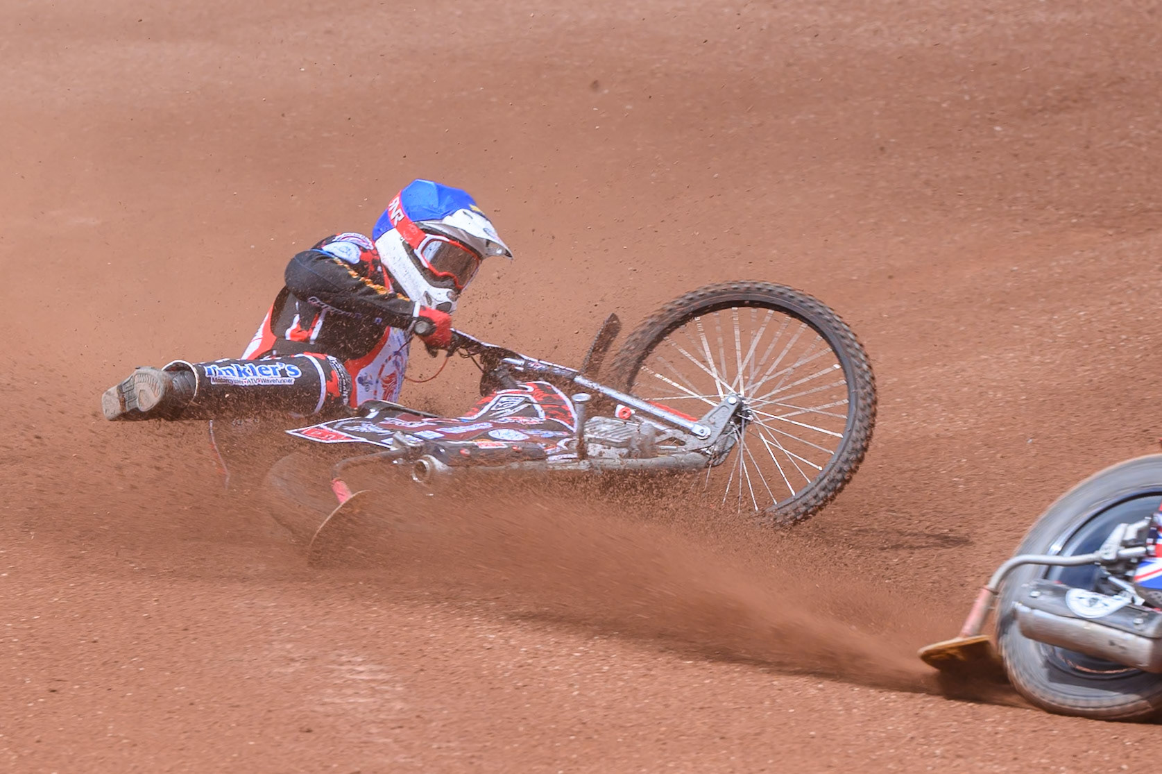 BRITISH YOUTH CHAMPIONSHIP (500cc): Kayden Mundy (8) in Red rides inside Dylan Huthwaite (9)  in Blue who then falls during the British Youth Speedway Championship at the National Speedway Stadium, Manchester on Sunday 10th May 2026. (Photo: Ian Charles | MI News)