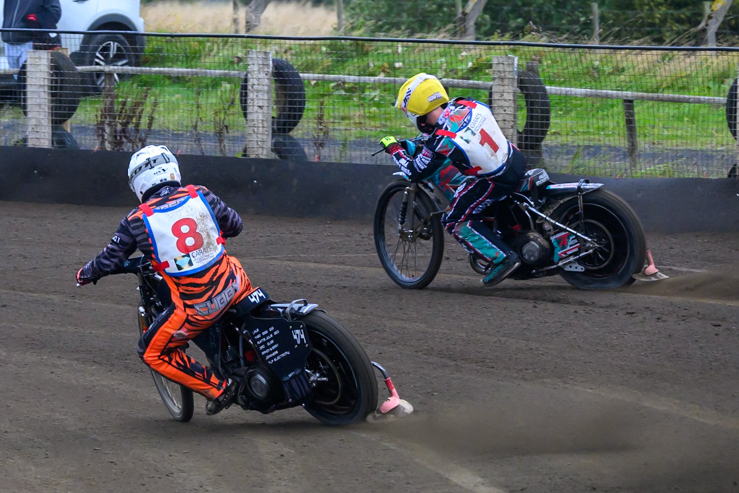 Jack Roberts in White chases Alfie Bowtell in Yellow during the Derbyshire Open at Hi-Edge Speedway, Buxton on Sunday 27th September 2026. (Photo: Ian Charles | MI News)