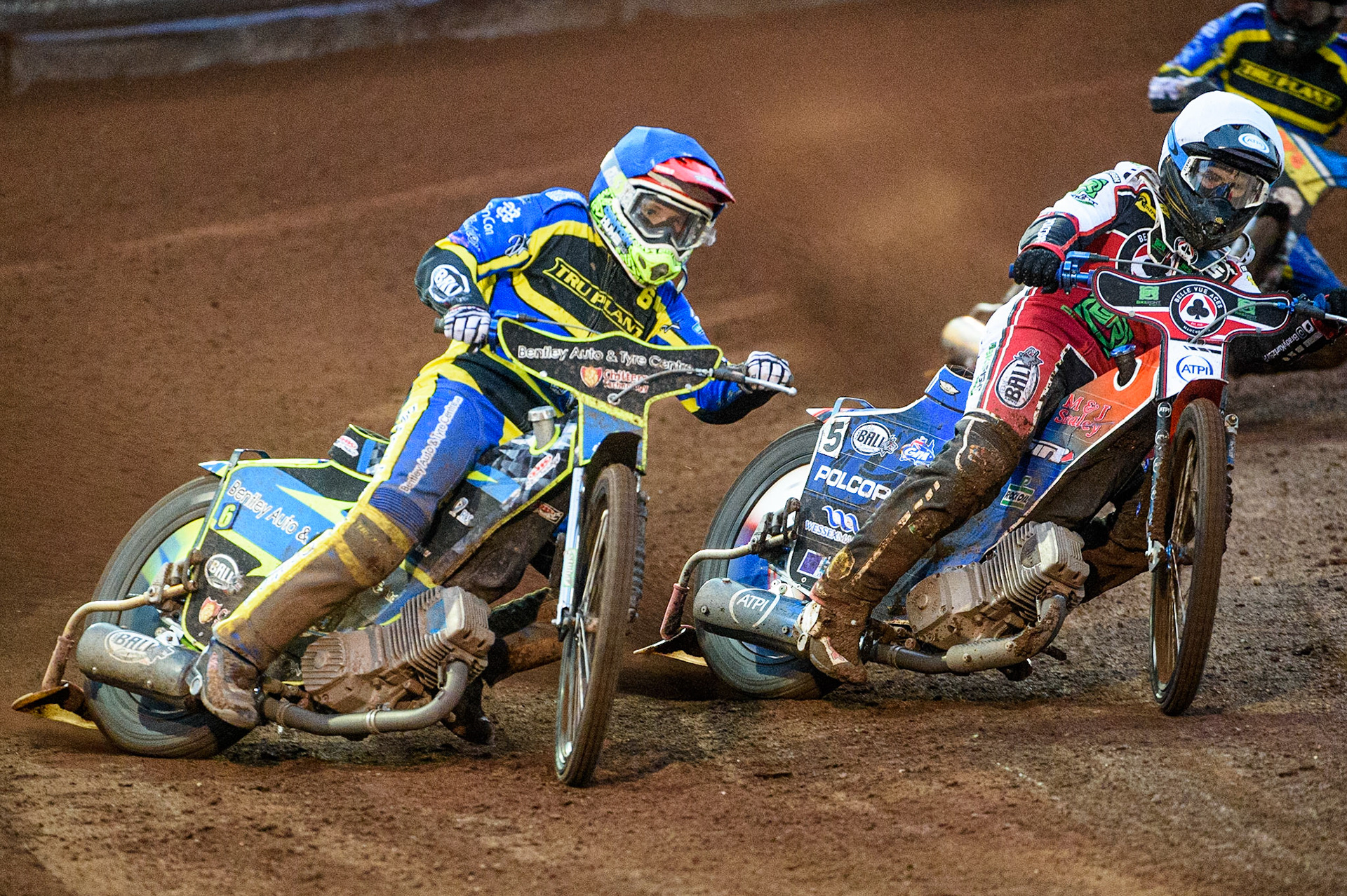 SHEFFIELD, UK. AUG 2NDDanyon Hume  (Blue) outside Brady Kurtz  (White) during the SGB Premiership match between Sheffield Tigers and Belle Vue Aces at Owlerton Stadium, Sheffield on Thursday 2nd September 2021. (Credit: Ian Charles | MI News)