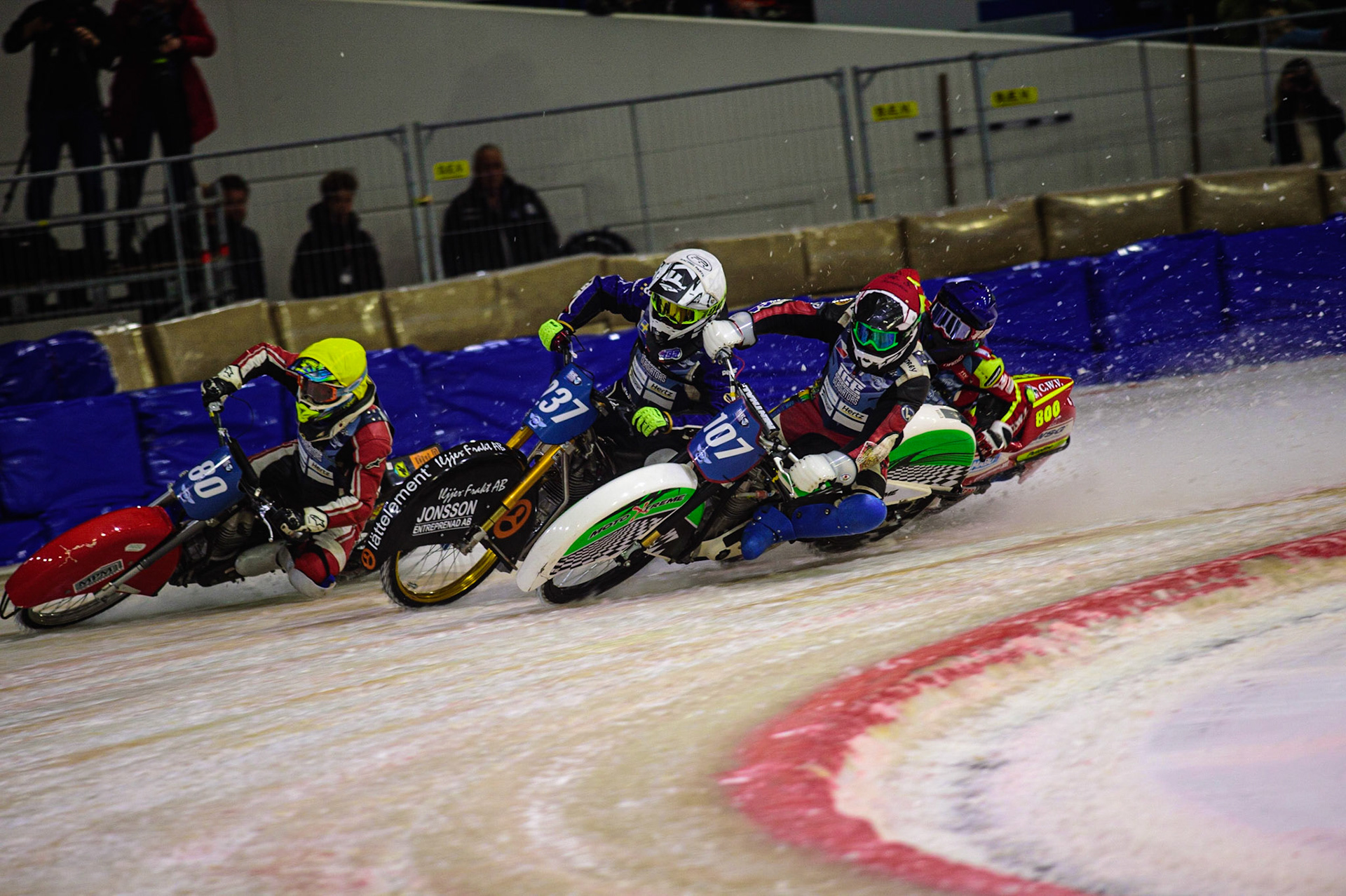 HEERENVEEN, NL. Jasper Iwema (800) (Blue) gets into some difficulty behind Andrej Divis (107) (Red) Jimmy Hörrnell (237)  (White) and Jiri Wildt (80) (Yellow)  during the FIM Ice Speedway Gladiators World Championship Final 4 at Ice Rink Thialf, Heerenveen on Sunday  3 April 2022. (Credit: Ian Charles | MI News)
