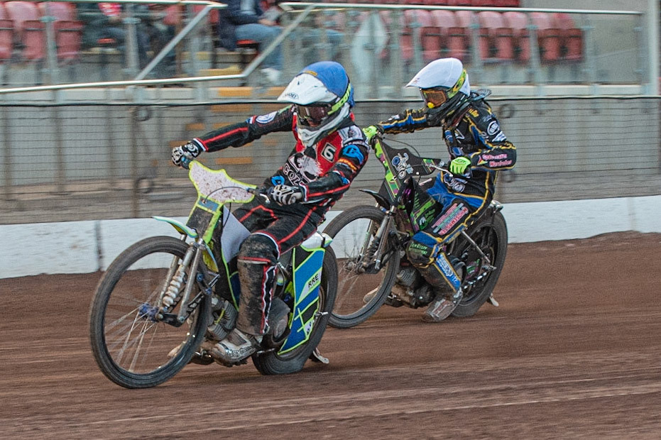 Photo: Ian Charles

Ben Rathbone  (Blue) leads Richard Andrews (White)

Belle Vue Colts v Plymouth Gladiators National League, Belle Vue National Speedway Stadium, Manchester, Thursday 23  May  2019