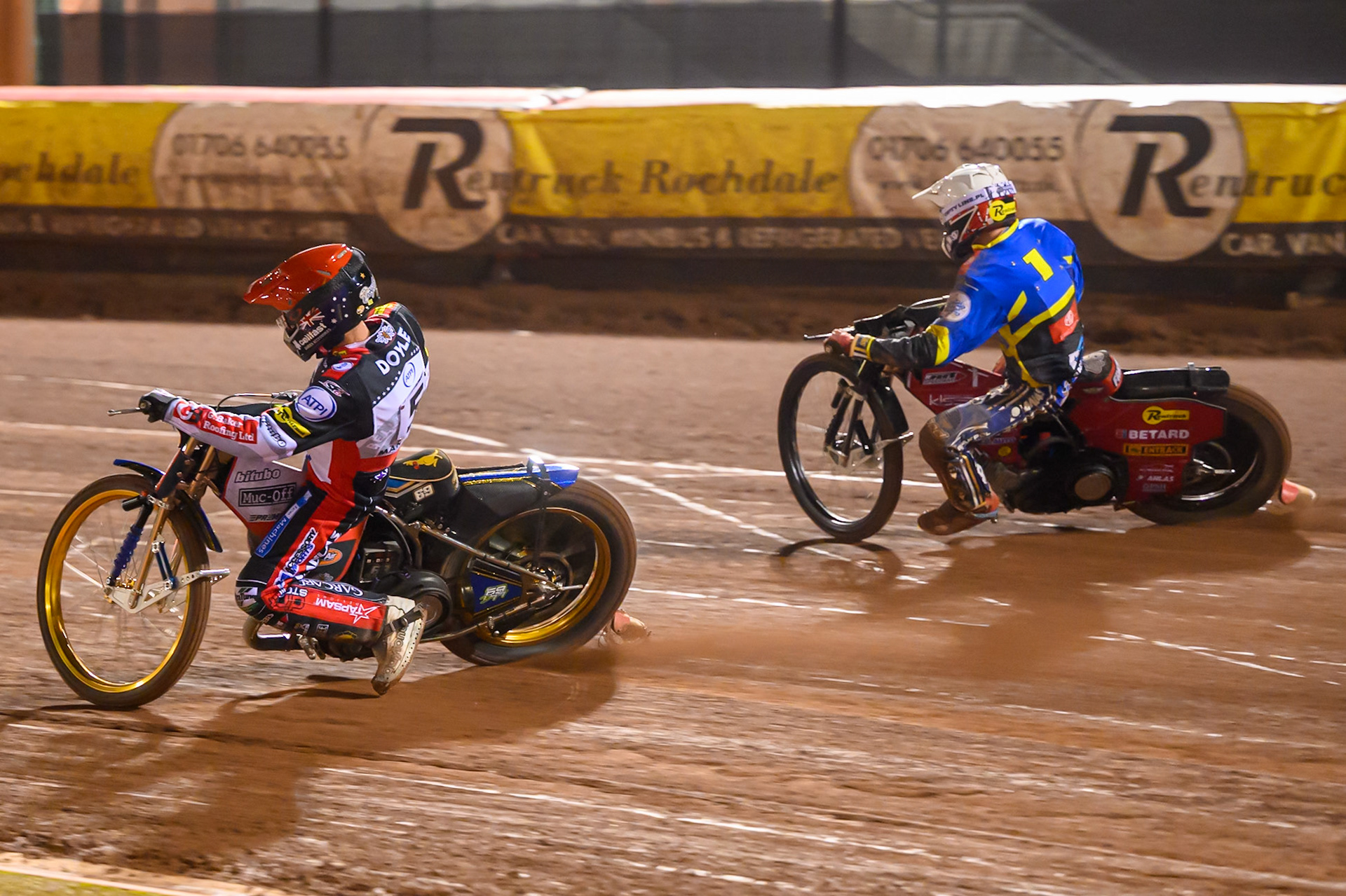 Jason Doyle of Belle Vue Aces in Red on the inside of Max Fricke, Guest Rider for Sheffield Tigers  in White during the Rowe Motor Oil Premiership Grand Final 2nd Leg between Belle Vue Aces and Sheffield Tigers at the National Speedway Stadium, Manchester on Friday 16th October 2026. (Photo: Ian Charles | MI News)