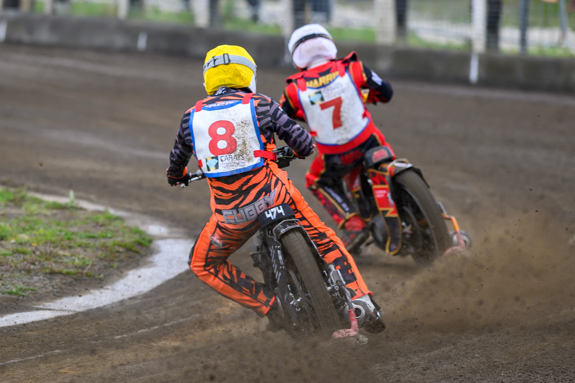 Jack Roberts in Yellow chases Luke Harris in White during the Derbyshire Open at Hi-Edge Speedway, Buxton on Sunday 27th September 2026. (Photo: Ian Charles | MI News)