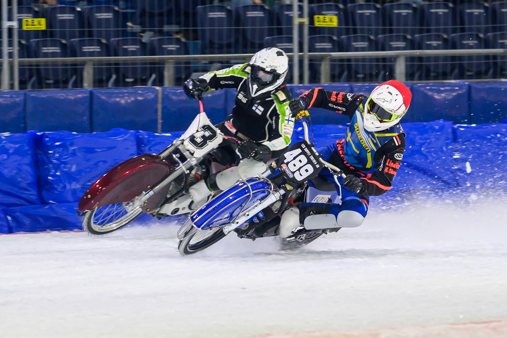 Melwin Björklin of Sweden in Red rides inside Arttu Lehtinen of Finland in White during the ROELOF THIJS BOKAAL at Ice Rink Thialf, Heerenveen on Friday 10th April 2026.  (Photo: Ian Charles | MI News)