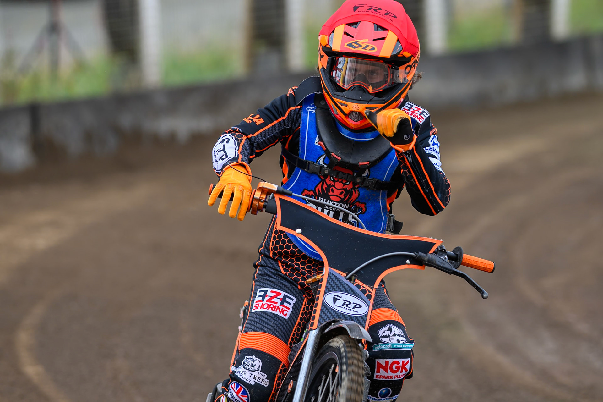 Jack Smith of Buxton Bulls acknowledges the fans after his Heat 1 race win during the WSRA National Development League match  between Buxton Bulls and Middlesborough Tigers at Hi-Edge Speedway, Buxton on Sunday 16th August 2026. (Photo: Ian Charles | MI News)