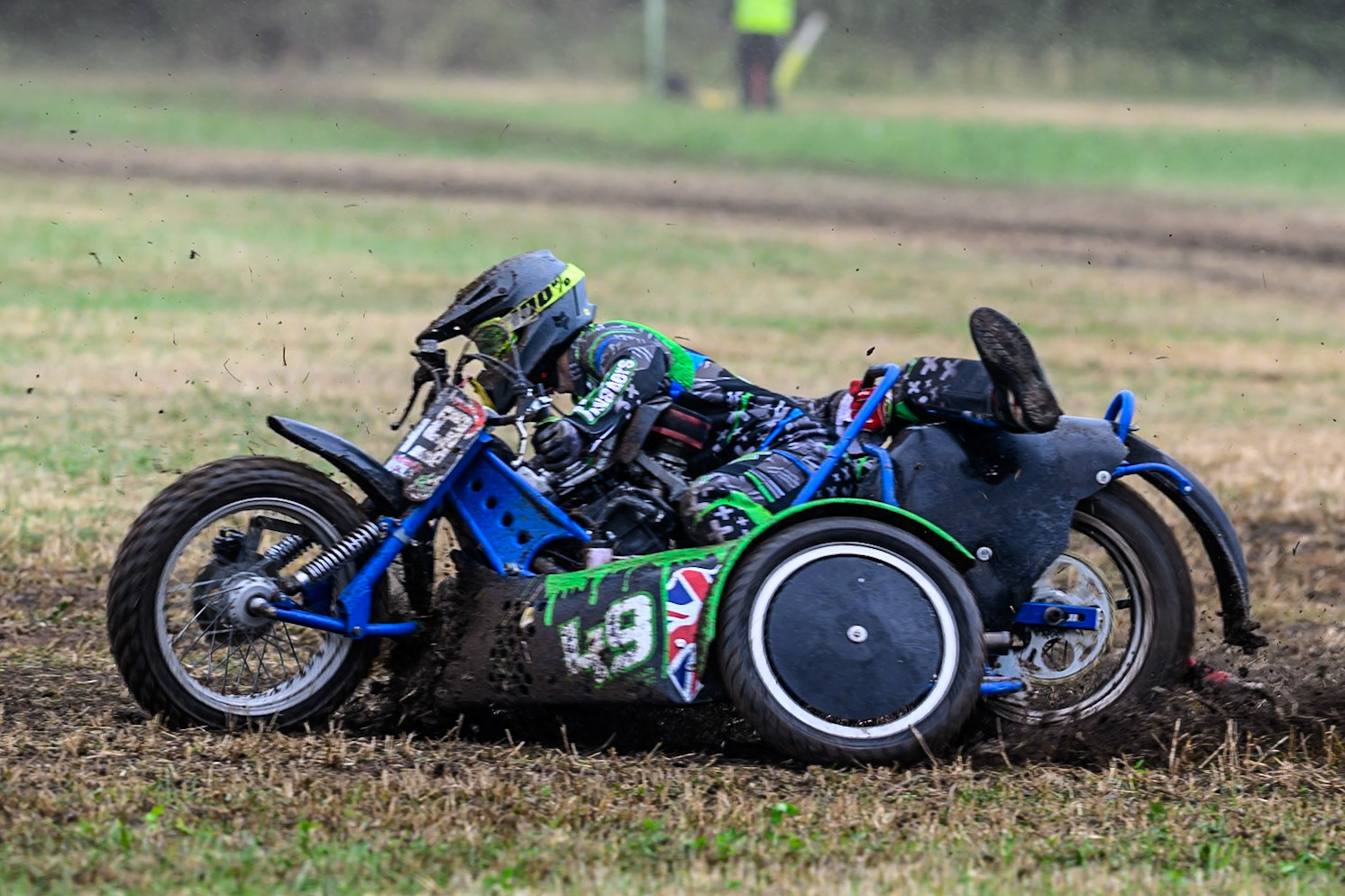 Billy Winterburn and Bradley Sheils (49) in action in the 1000cc Sidecar class during the ACU Northern Grass Track Riders Championship at Cheshire Grass Track Club, Frog Lane, Knutsford, Cheshire on Sunday 20th July 2025. (Photo: Ian Charles | MI News)