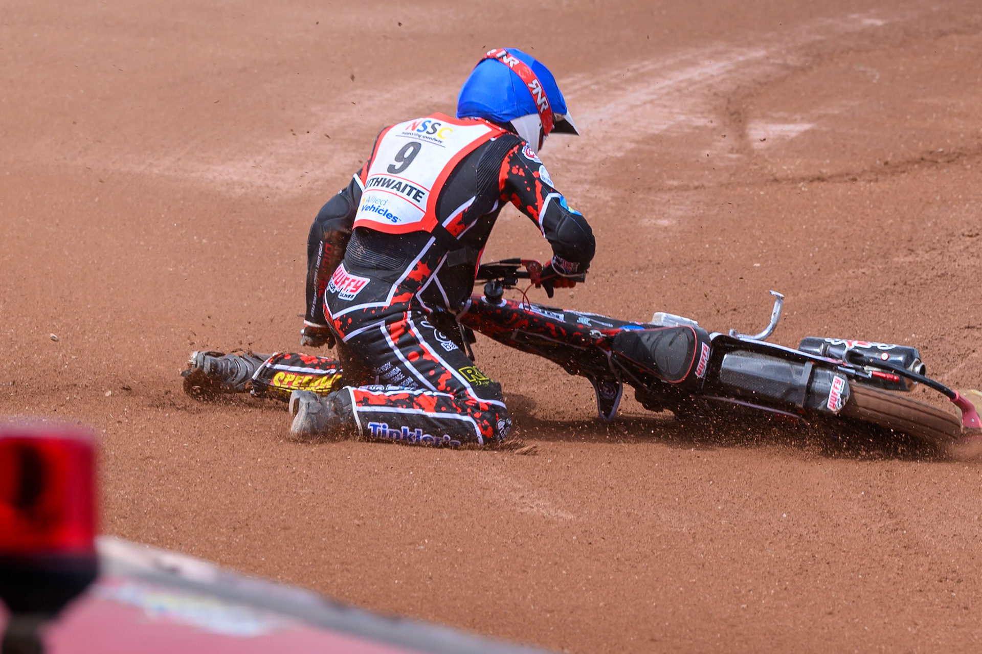 BRITISH YOUTH CHAMPIONSHIP (500cc): Kayden Mundy (8) in Red rides inside Dylan Huthwaite (9)  in Blue who then falls during the British Youth Speedway Championship at the National Speedway Stadium, Manchester on Sunday 10th May 2026. (Photo: Ian Charles | MI News)