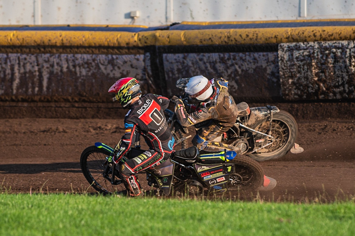 Photo by Ian Charles:

Kyle Bickley  (Red) tries to pass Nathan Stoneman  (White) on the inside


National League Best pairs Championship, Owlerton Stadium, Sheffield, 25 August 2019