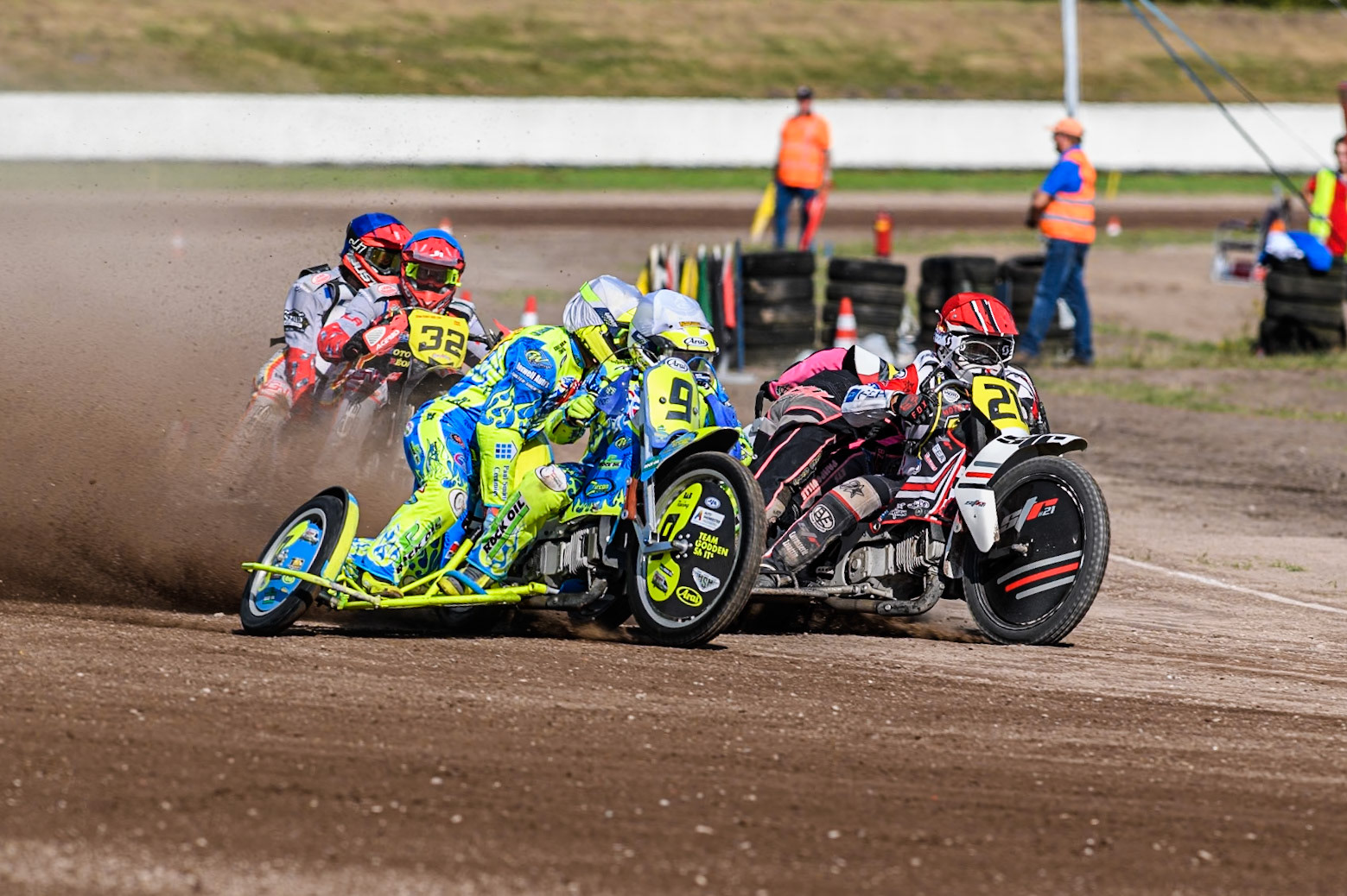 Mitch Goddard &amp; Paul Smith (9) of Great Britain in White rides outside Jérémy Malpeyre &amp; Dylan Bouillard (21) of France in Red with Clement &amp; Romain Furet (32) of France behind in the Sidecar Support Class during the FIM Long Track World Championship Final 5 at the Speed Centre Roden, Roden, Netherlands on Sunday 22nd September 2024. (Photo: Ian Charles | MI News)