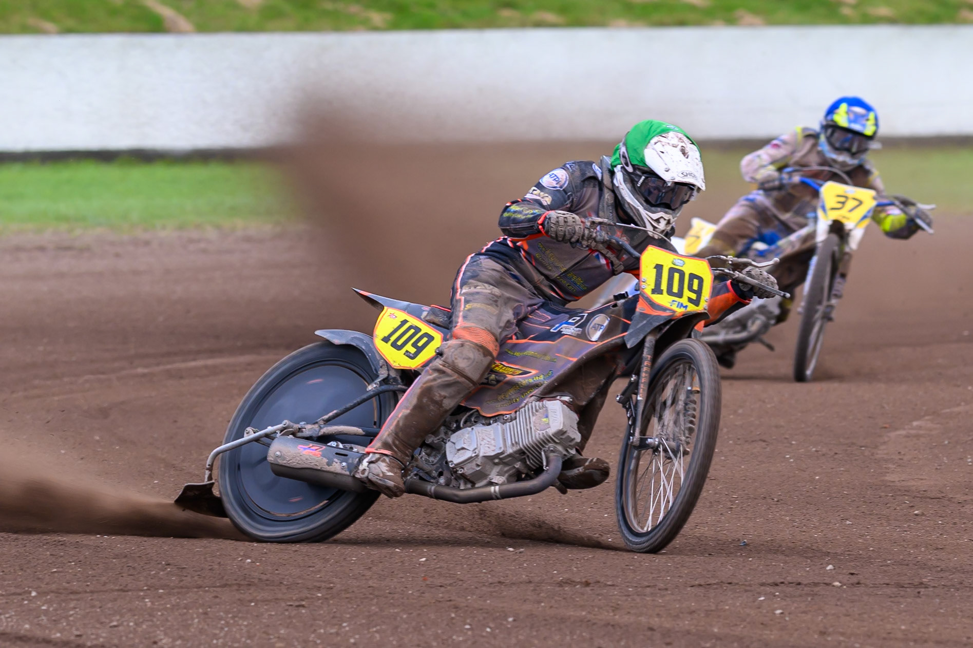 Zach Wajtknecht (109) of Great Britain in Green leading Chris Harris (37) of Great Britain in Blue in the Final Heat during the FIM Long Track World Championship Final 4, at the Speed Centre Roden, Netherlands on Sunday 21st September 2025. (Photo: Ian Charles | MI News)