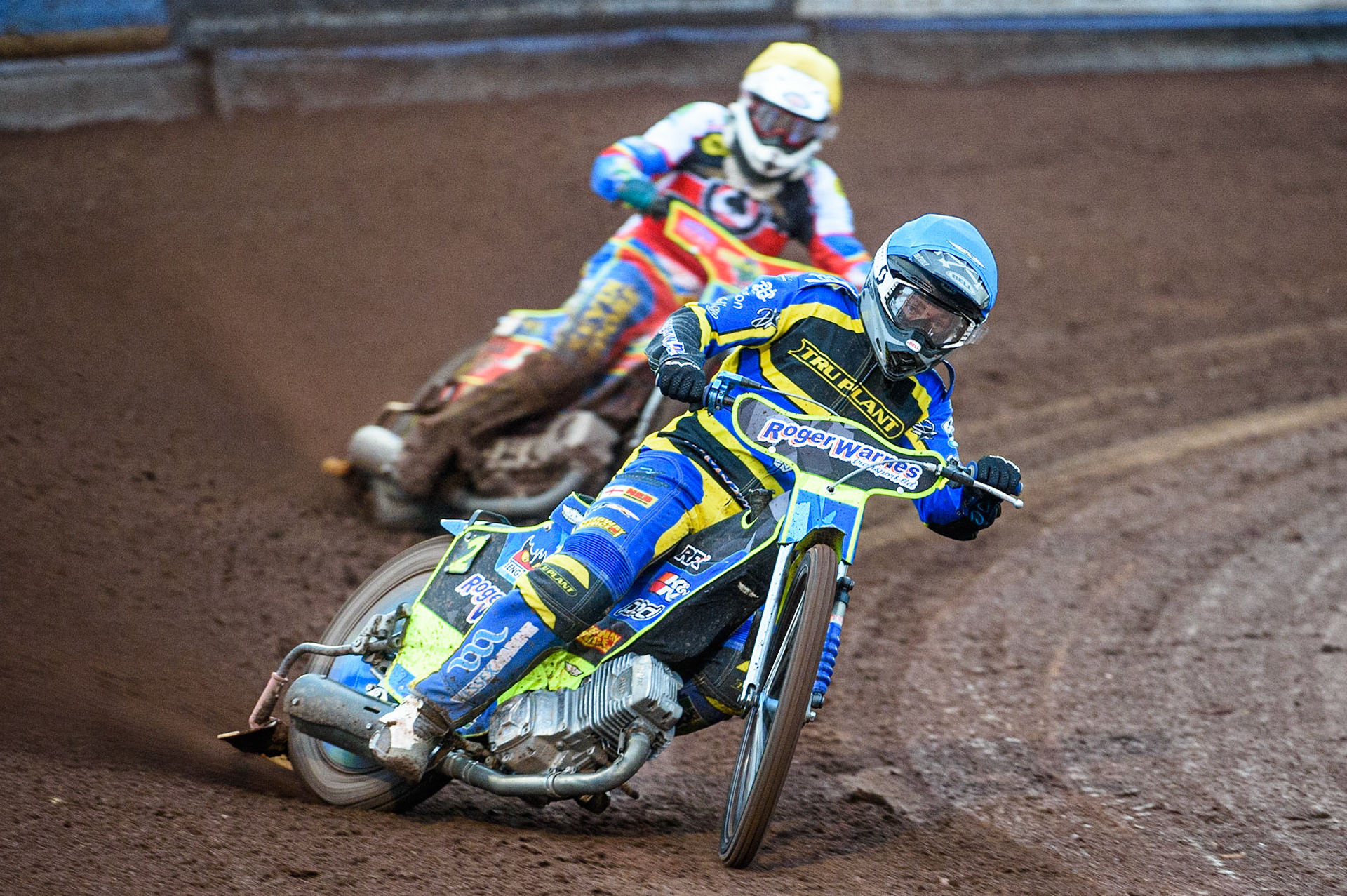 SHEFFIELD, UK. AUG 2NDTroy Batchelor  (Blue) leads Simon Lambert  (Yellow) during the SGB Premiership match between Sheffield Tigers and Belle Vue Aces at Owlerton Stadium, Sheffield on Thursday 2nd September 2021. (Credit: Ian Charles | MI News)