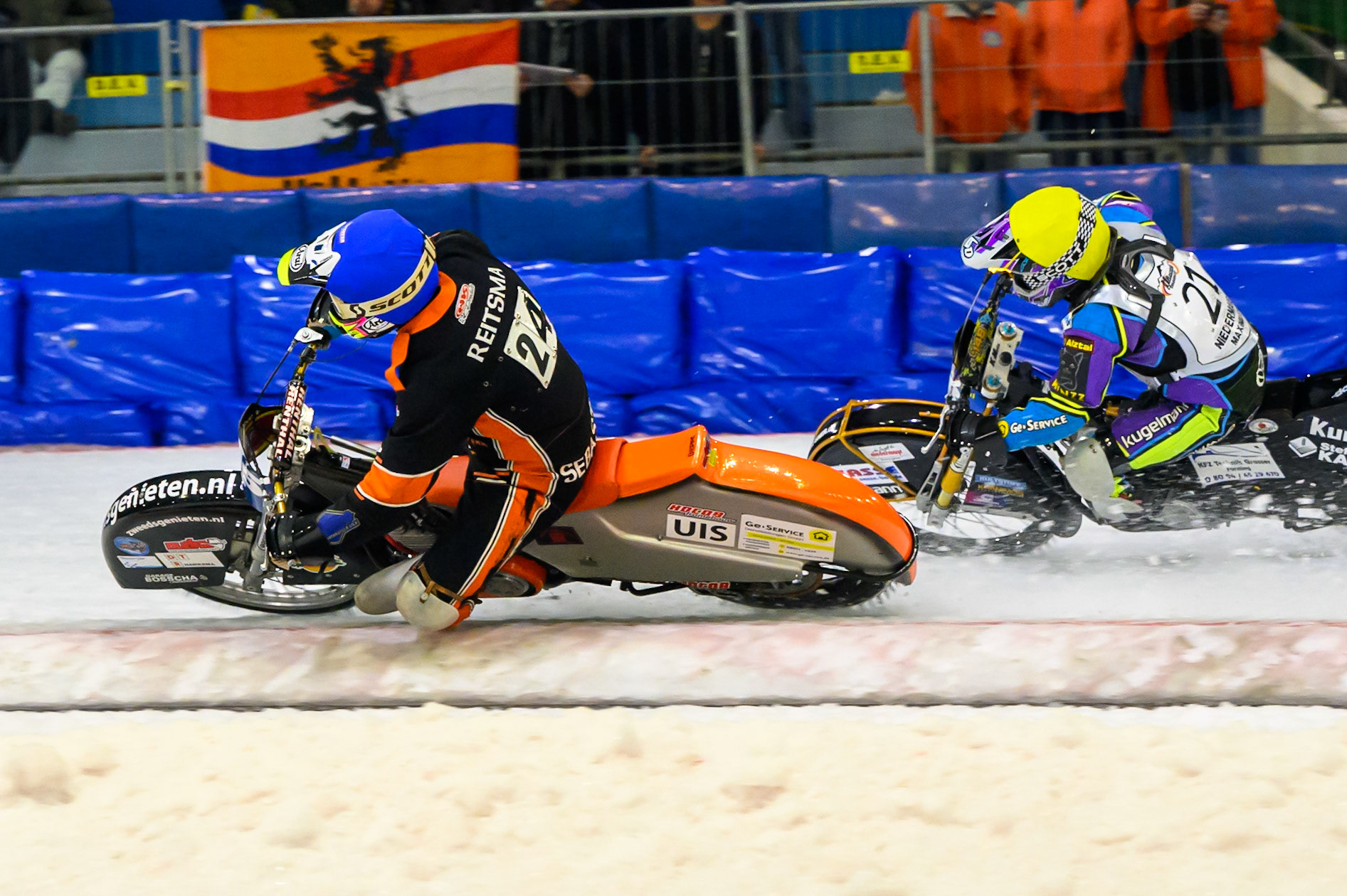 Sebastian Reitsma of The Netherlands  in Blue rides inside Maximilian Niedermaier of Germany in Yellow during the ROELOF THIJS BOKAAL at Ice Rink Thialf, Heerenveen on Friday 10th April 2026.  (Photo: Ian Charles | MI News)