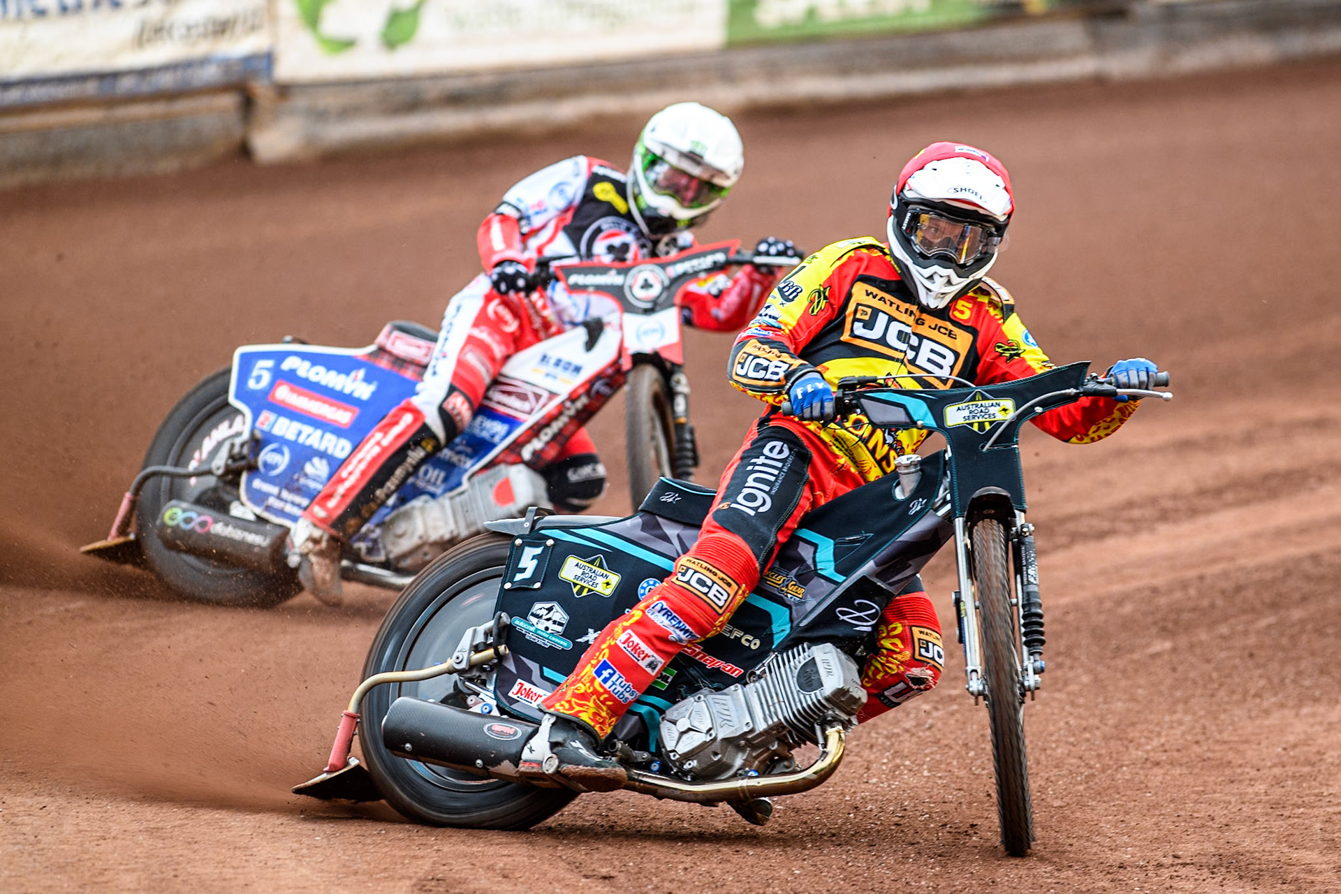 Leicester Lions' Ryan Douglas in Red leading Belle Vue Aces' Dan Bewley in White during the Rowe Motor Oil Premiership match between Leicester Lions and Belle Vue Aces at the Pidcock Motorcycles Arena, Leicester on Thursday 25th July 2024. (Photo: Ian Charles | MI News)