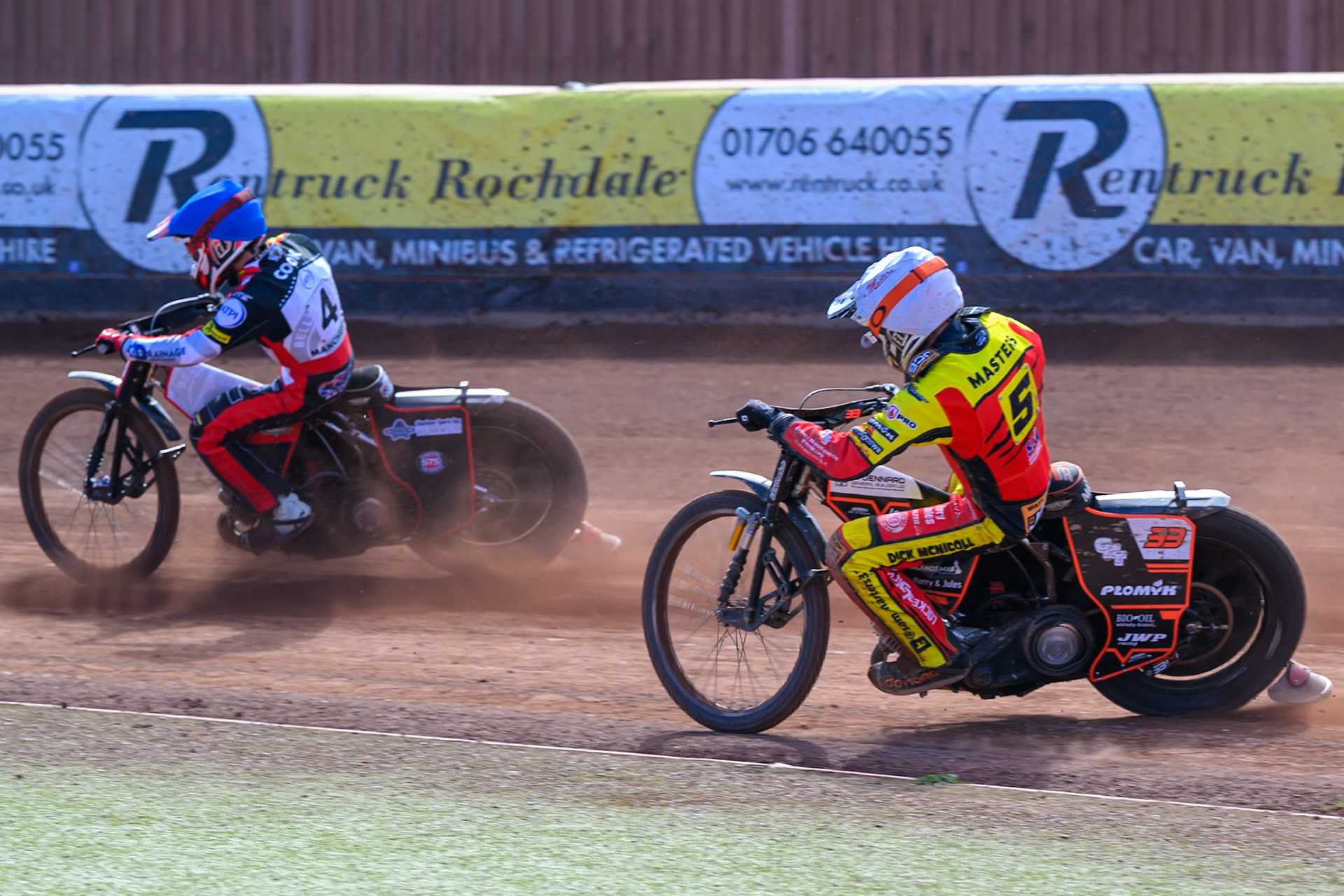 Sam Masters of Leicester Lions  in White chases Zach Cook of Belle Vue Aces  in Blue during the Knockout Cup Northern Section match between Belle Vue Aces and Leicester Lions at the National Speedway Stadium, Manchester on Monday 6th April 2026. (Photo: Ian Charles | MI News)