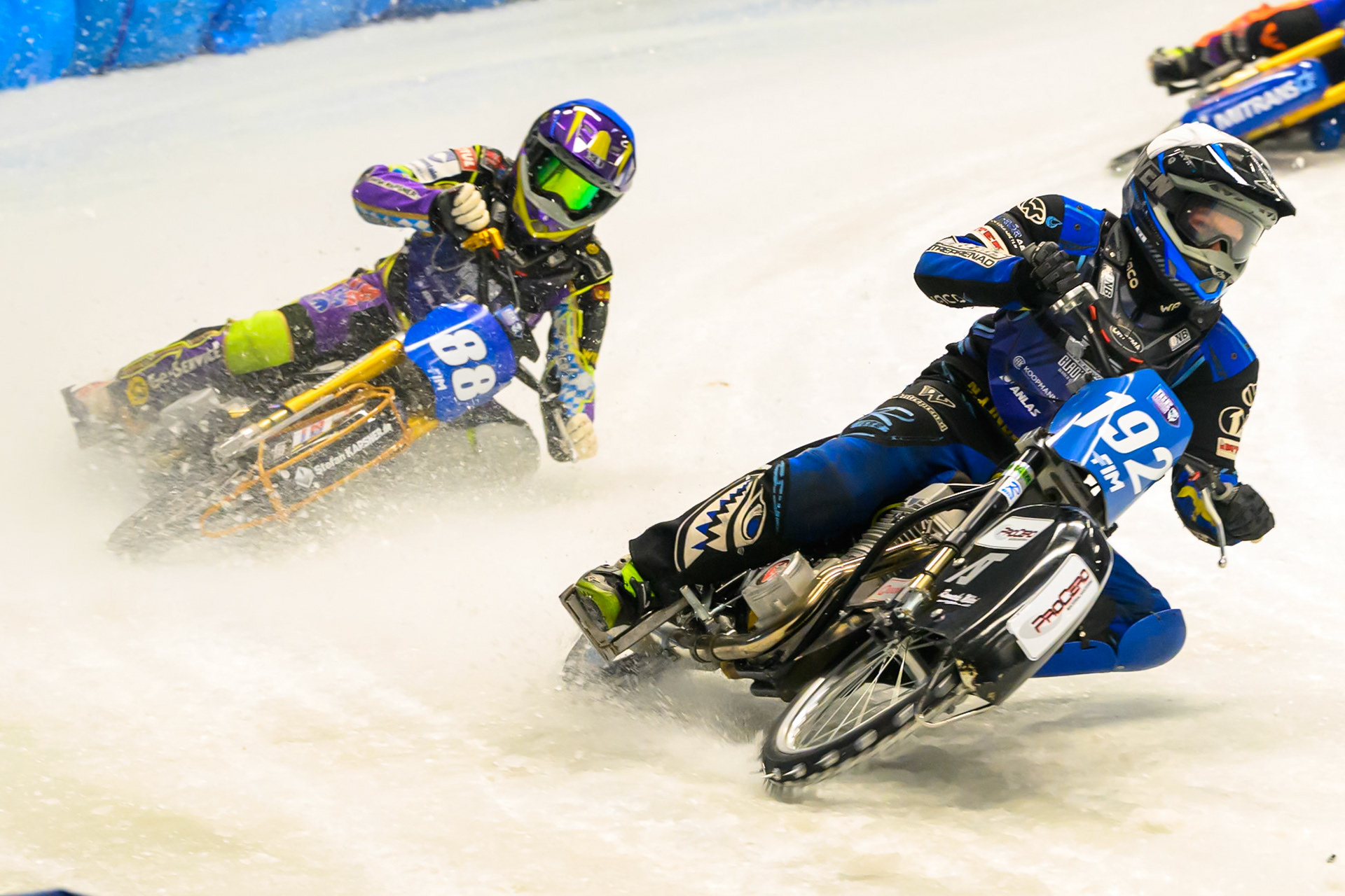 Niclas Svensson (192) of Sweden in White leading Max Niedermaier (88) of Germany in Blue during the Ice Speedway Gladiators World Championship Final 2 at Max-Aicher-Arena, Inzell on Sunday 15th March 2026. (Photo: Ian Charles | MI News)