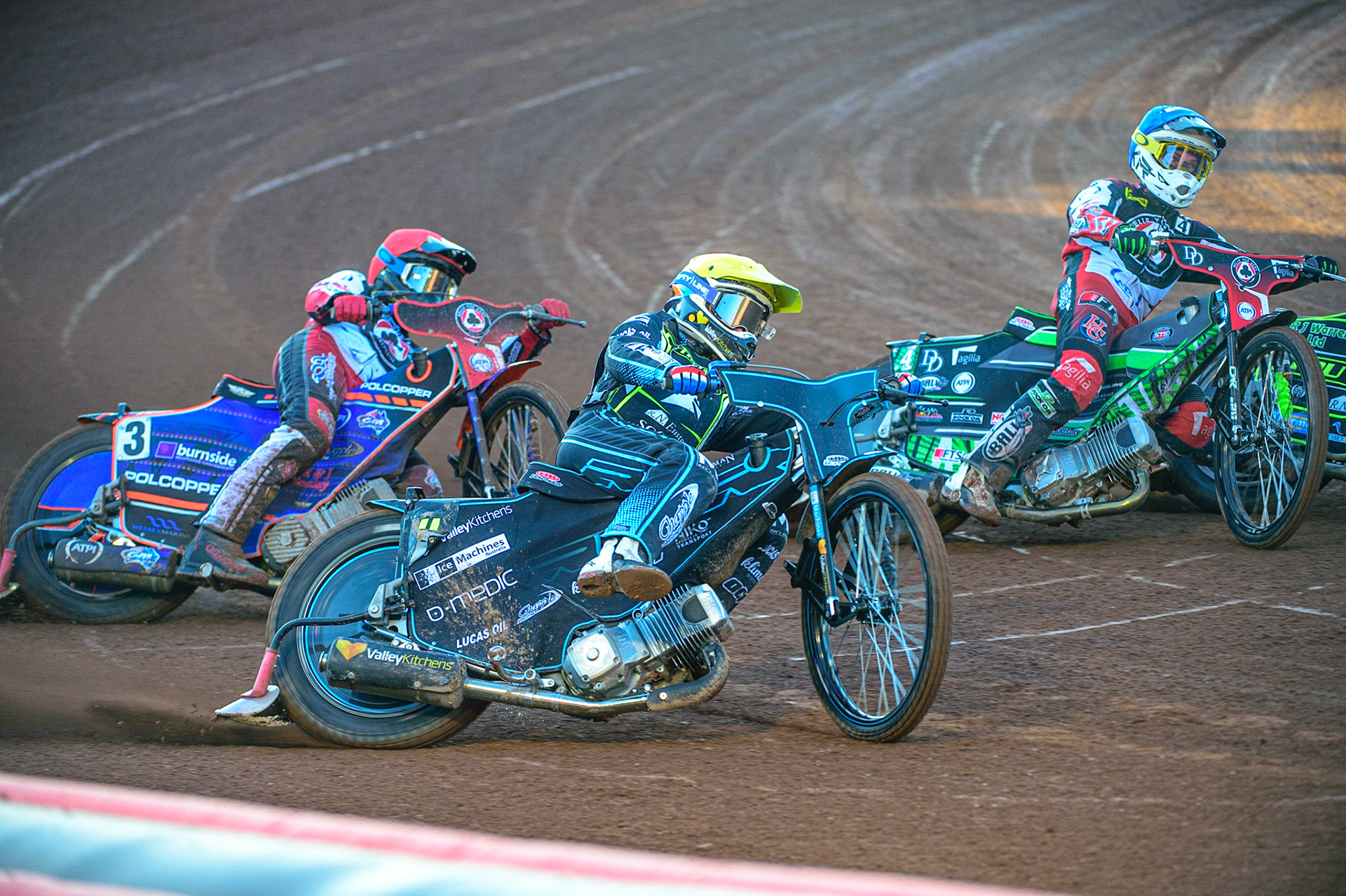 Rohan Tungate (Yellow) outside Charles Wright  (Blue) and Brady Kurtz  (Red) during the SGB Premiership match between Belle Vue Aces and Ipswich Witches at the National Speedway Stadium, Manchester on Monday 8th August 2022. (Credit: Ian Charles | MI News)