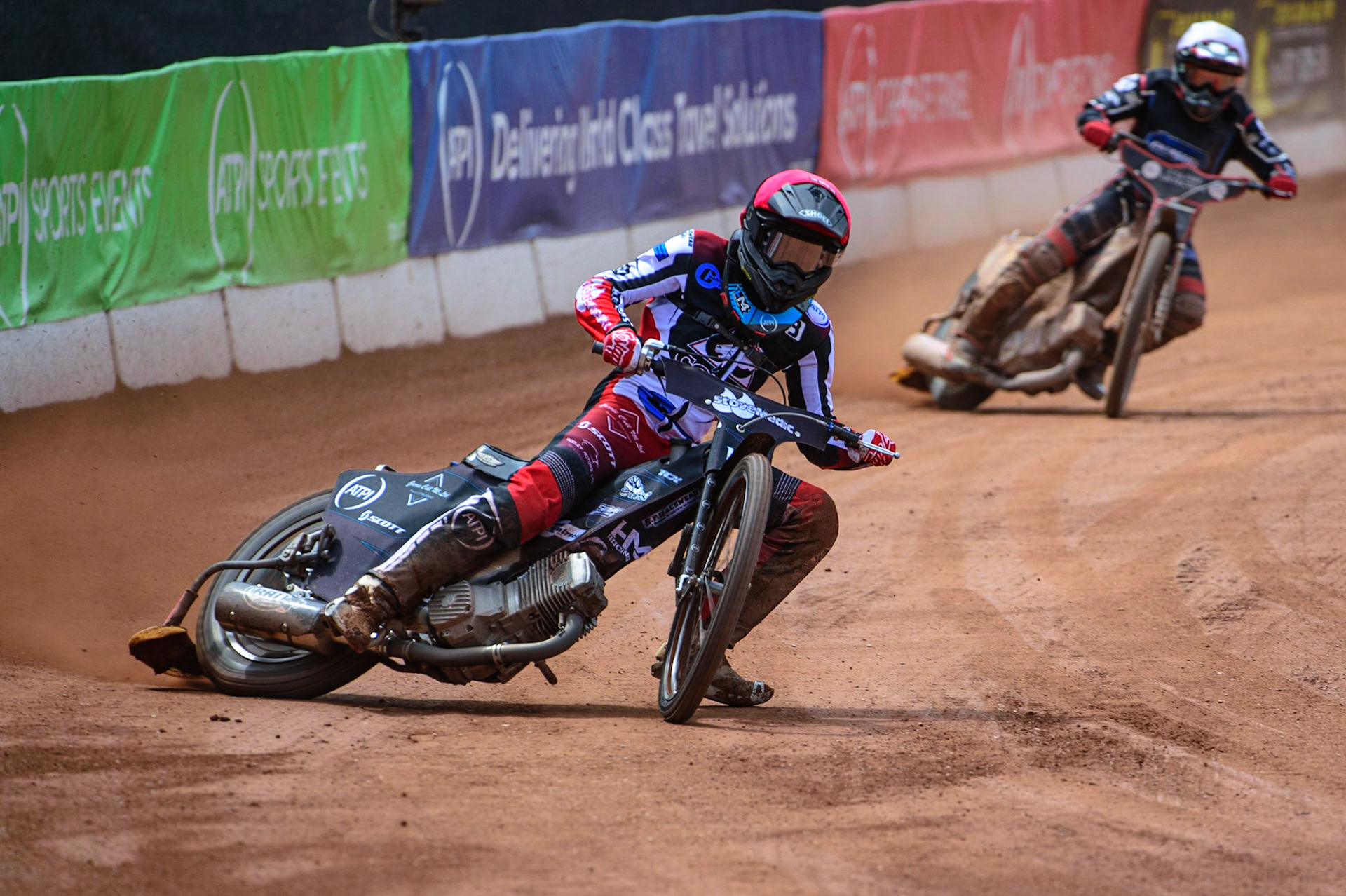 MANCHESTER, UK.  JUN 3RD  Harry McGurk  (Red) leads Ben Morley (White) during the National Development League match between Belle Vue Colts and Oxford Chargers at the National Speedway Stadium, Manchester on Friday 3rd June 2022. (Credit: Ian Charles | MI News)