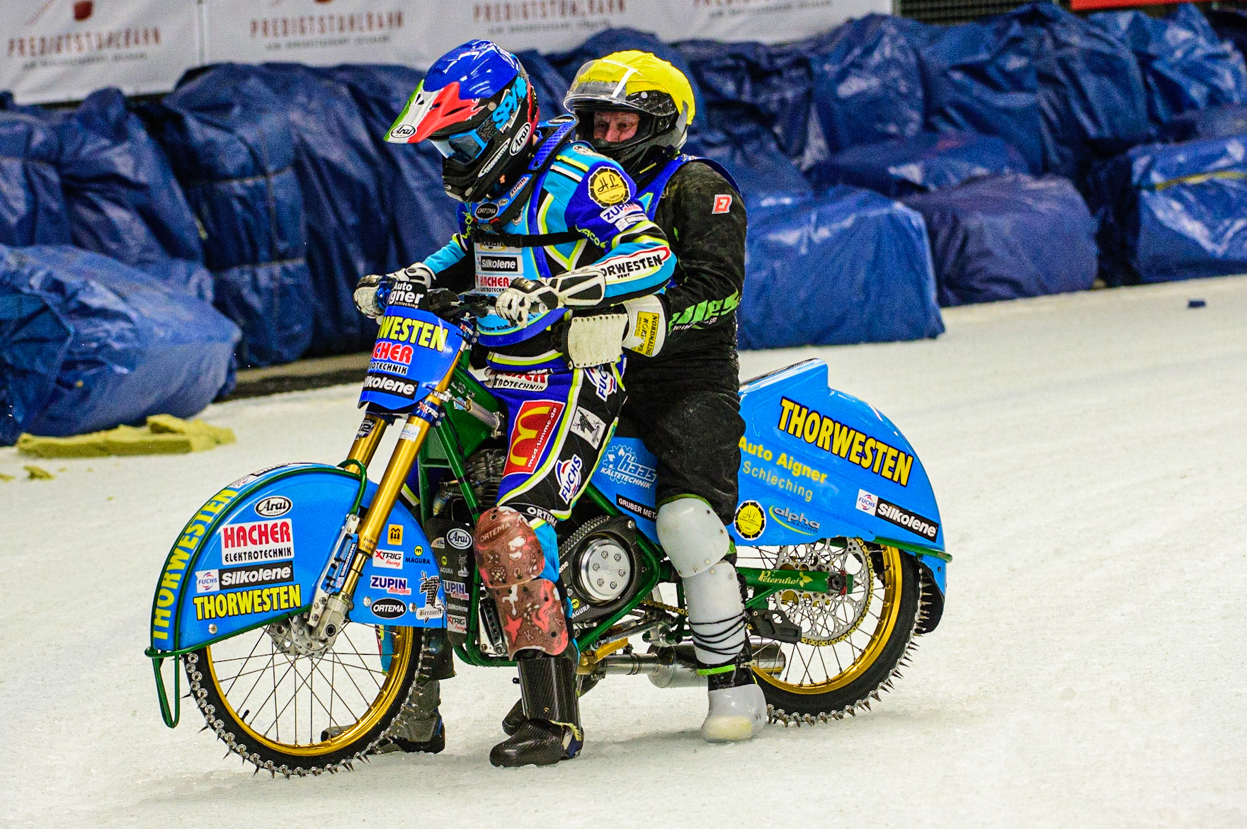 Luca Bauer gives Per-Olof Serenius a lift back to the pits during the Race of Legends at the Max-Aicher-Arena, Inzell on Friday 17th March 2023. (Photo: Ian Charles | MI News)