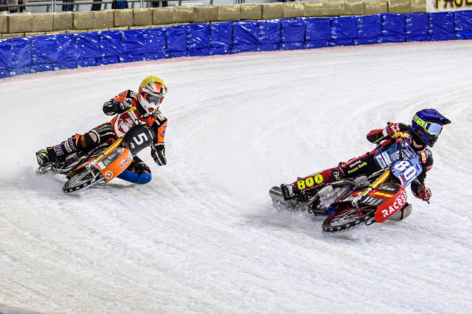Jasper Iwema of The Netherlands in Blue leading Lukáš Hutla of The Czech Republic in Yellow during the Roelof Thijs Bokaal at Ice Rink Thialf, Heerenveen, The Netherlands on Friday 5th April 2024. (Photo: Ian Charles | MI News)