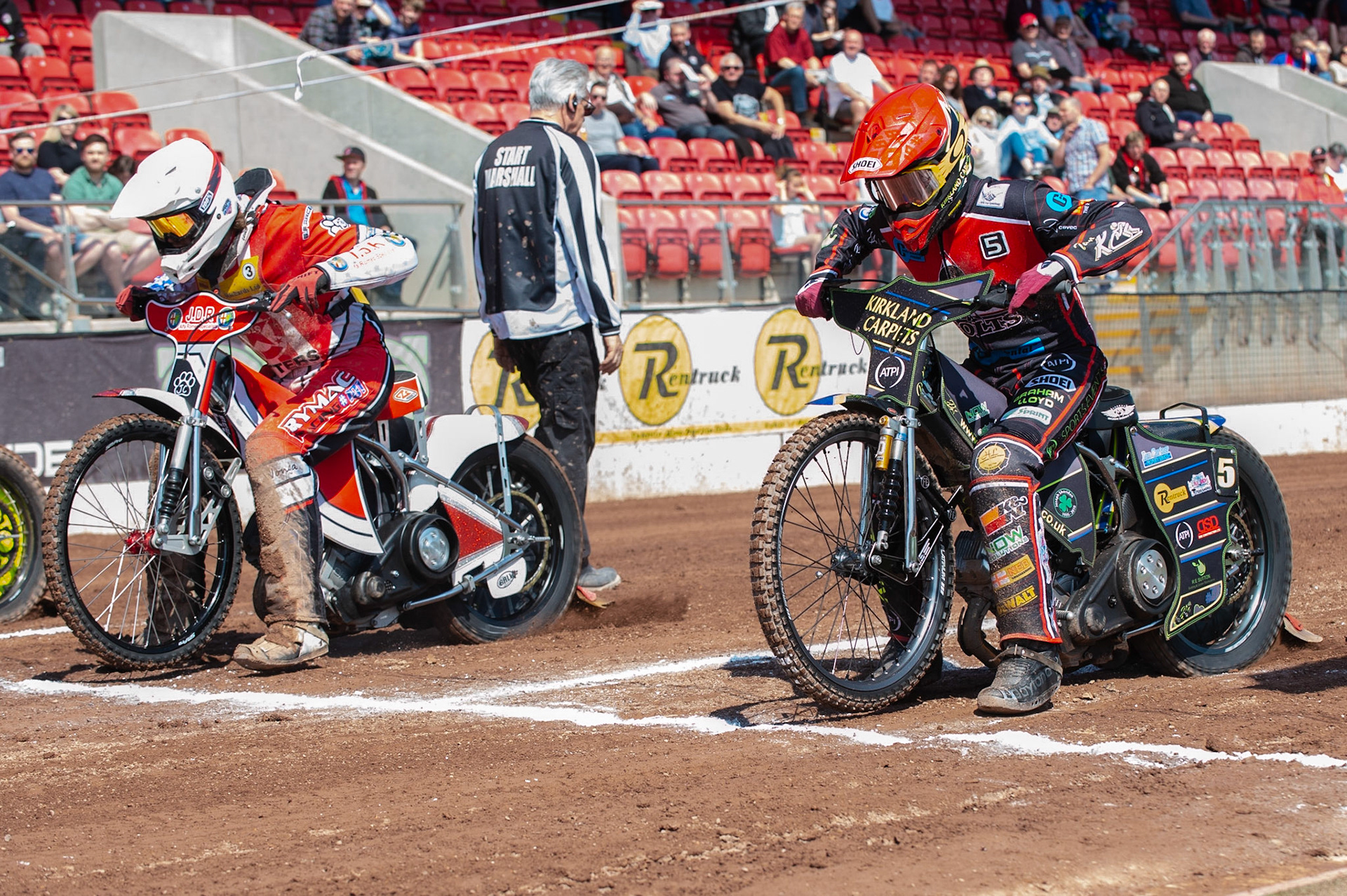 Photo: Ian Charles

Kyle Bickley (Red) and Luke Chessell (White) leave the start line

Belle Vue Colts v Stoke Potters, National League, Belle Vue National Speedway Stadium, Manchester, Friday 19  April  2019