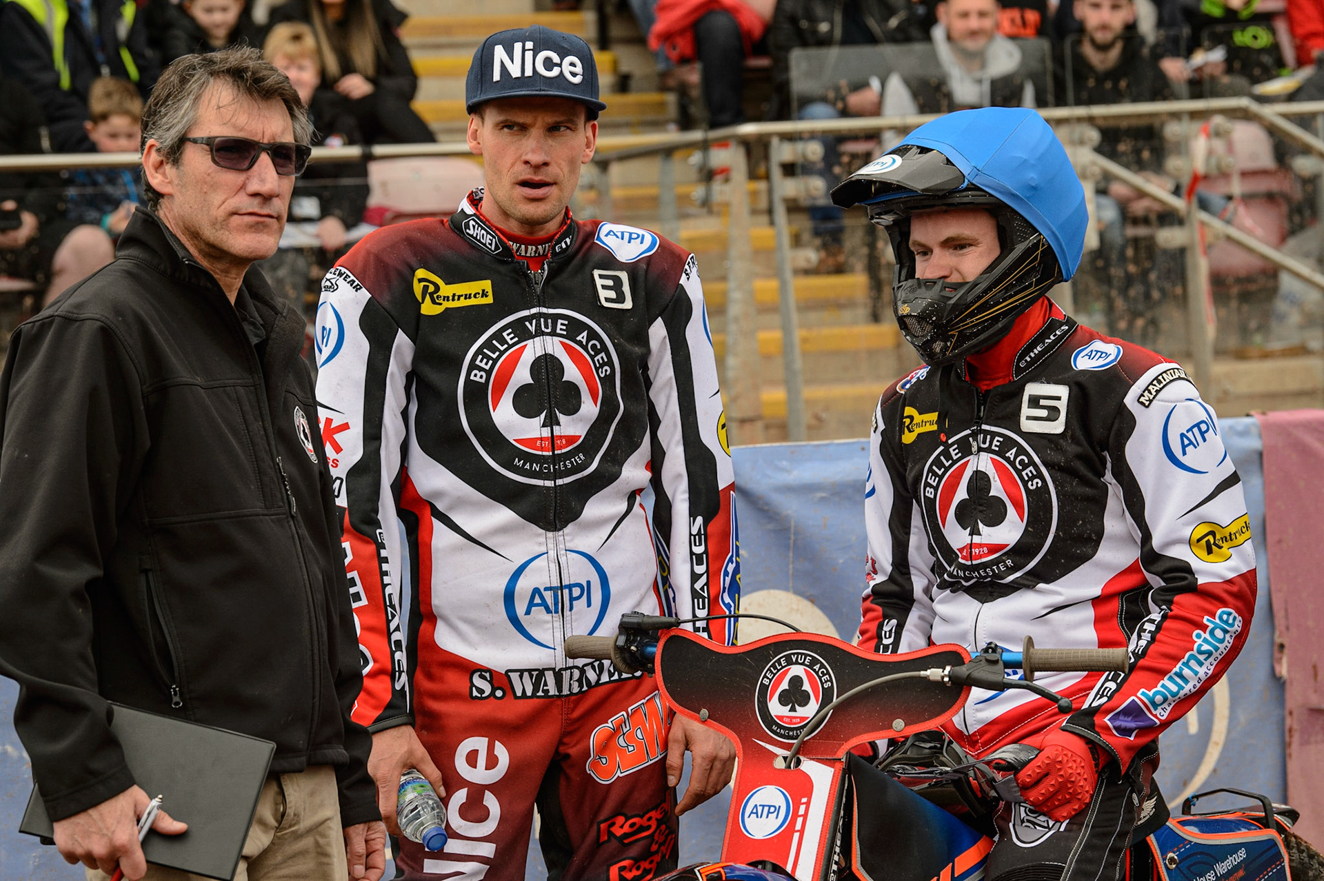 MANCHESTER, UK. MAY 2ND Brady Kurtz chats with Matej Žagar  (centre) and Mark Lemon   during the SGB Premiership match between Belle Vue Aces and Peterborough at the National Speedway Stadium, Manchester on Monday 2nd May 2022. (Credit: Ian Charles | MI News)