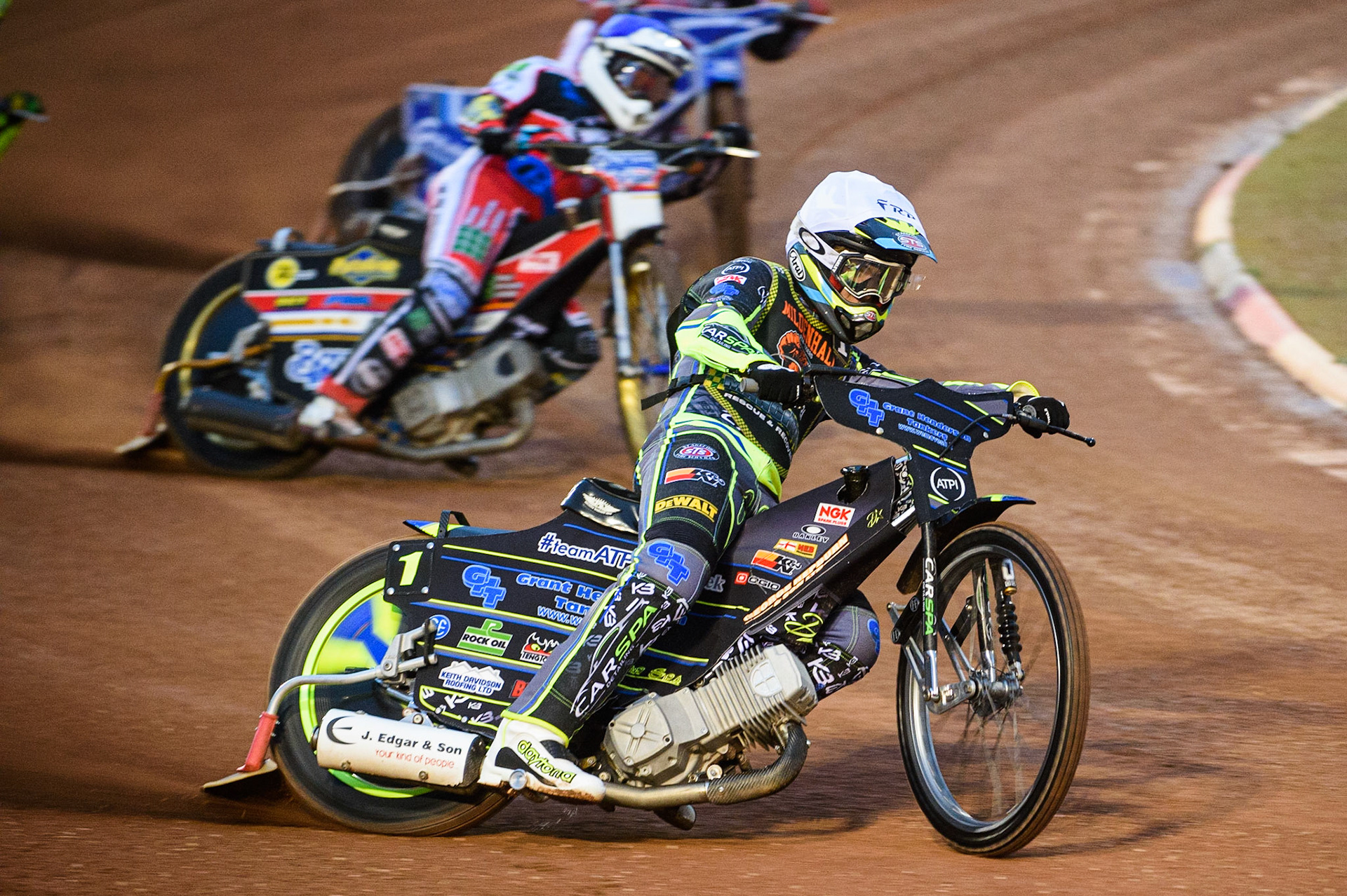 MANCHESTER, SEPT 3RD. Kyle Bickley  (White) leads Paul Bowen  (Blue) during the National Development League match between Belle Vue Aces and Mildenhall Fens Tigers at the National Speedway Stadium, Manchester on Friday 3rd September 2021. (Credit: Ian Charles | MI News)