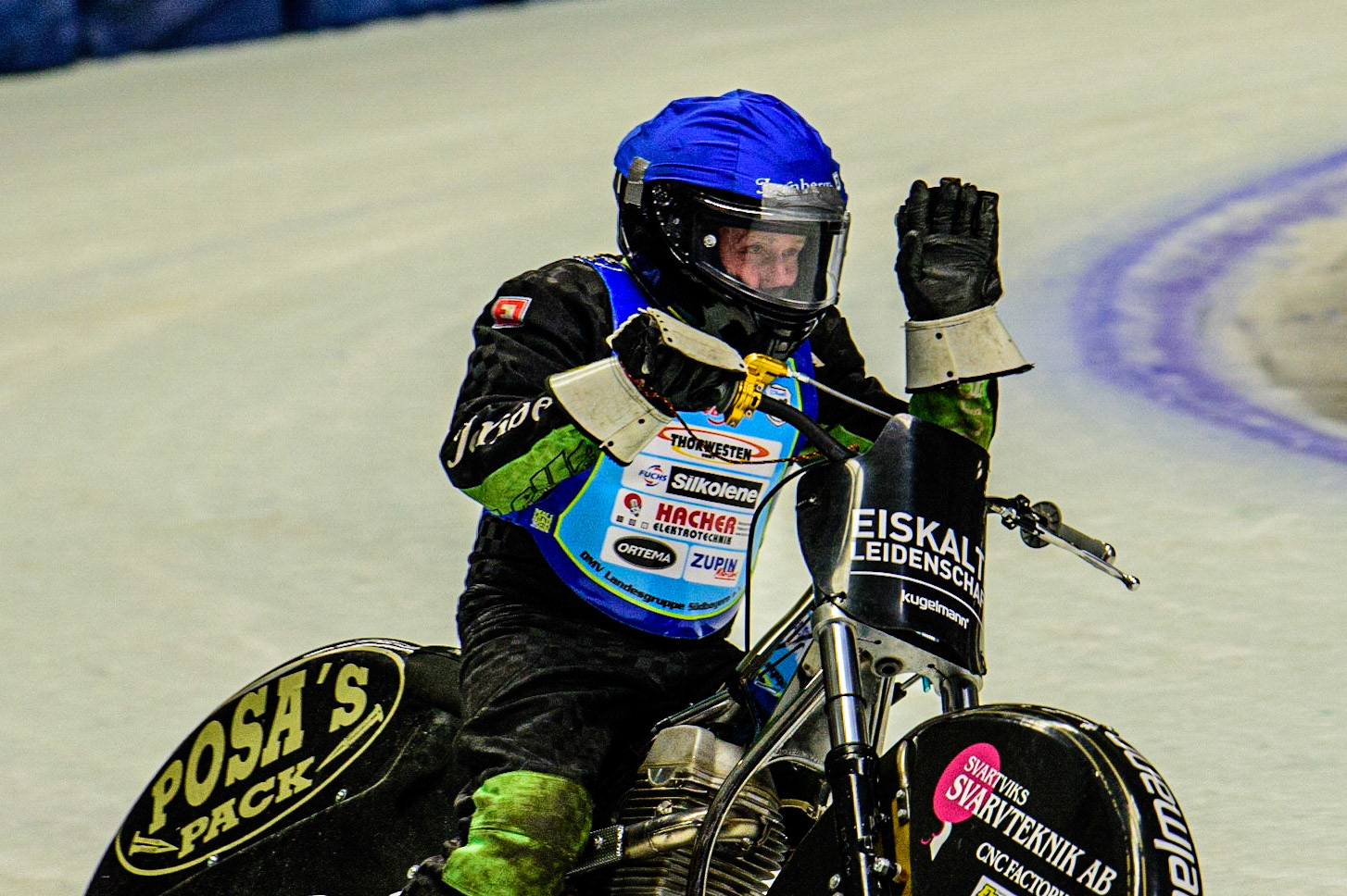 Per-Olof Serenius Celebrates his heat win during the Race of Legends at the Max-Aicher-Arena, Inzell on Friday 17th March 2023. (Photo: Ian Charles | MI News)