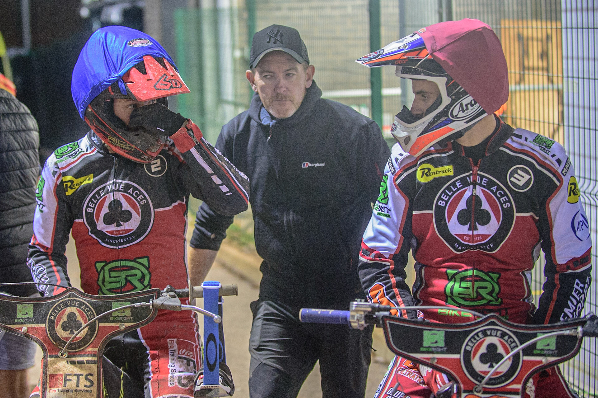 MANCHESTER, UK. OCT 11TH  Jye Etheridge  (Blue) and Steve Worrall   talk tactics prior to going out for the next heat during the SGB Premiership Grand Final 1st Leg between Belle Vue Aces and Peterborough Panthers at the National Speedway Stadium, Manchester on Monday 11th October 2021. (Credit: Ian Charles | MI News)