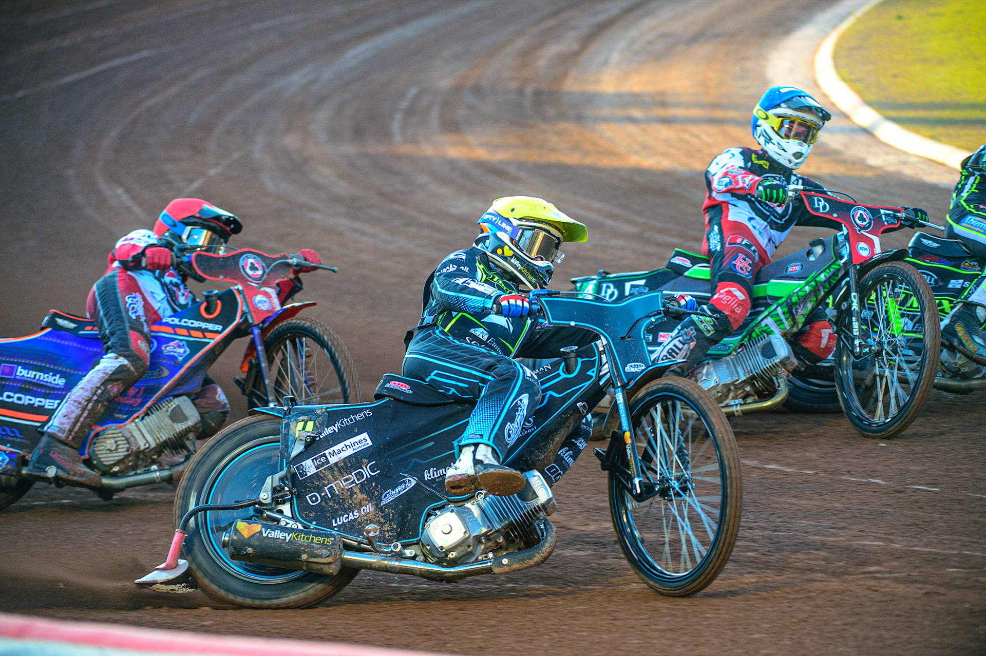 Rohan Tungate (Yellow) outside Charles Wright  (Blue) and Brady Kurtz  (Red) during the SGB Premiership match between Belle Vue Aces and Ipswich Witches at the National Speedway Stadium, Manchester on Monday 8th August 2022. (Credit: Ian Charles | MI News)