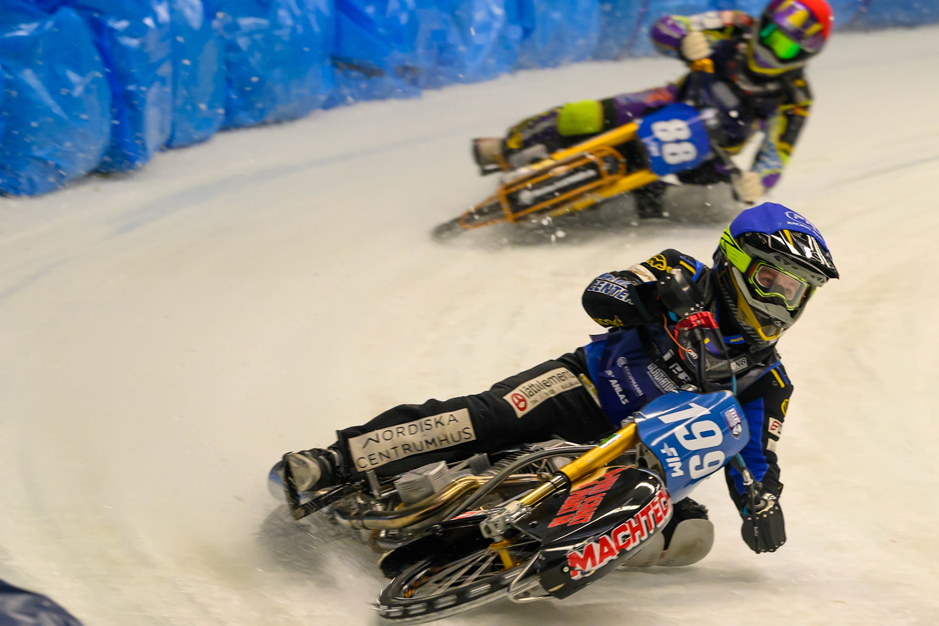 Martin Haarahiltunen (199) of Sweden in Blue leading Max Niedermaier (88) of Germany in Red during the Ice Speedway Gladiators World Championship Final 2 at Max-Aicher-Arena, Inzell on Sunday 15th March 2026. (Photo: Ian Charles | MI News)
