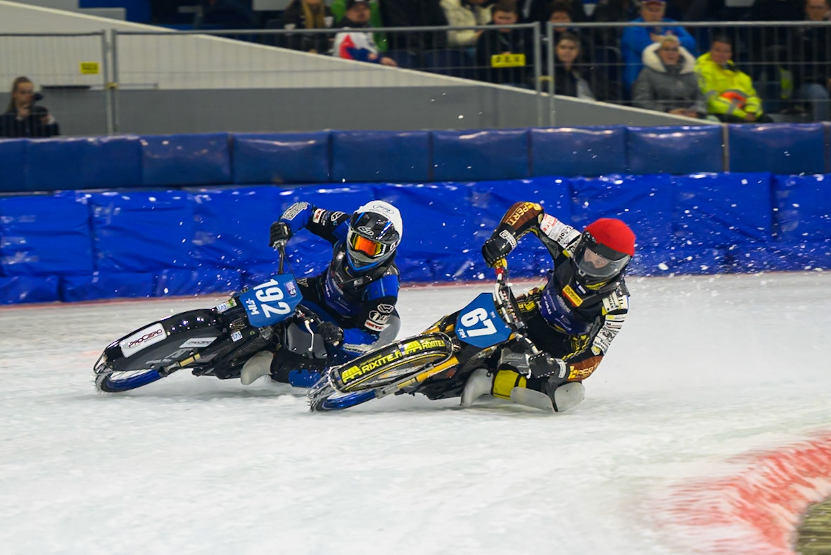 Heikki Huusko (67) of Finland  in Red rides inside Niclas Svensson (192) of Sweden  in White during the FIM Ice Speedway Gladiators World Championship Final 3 at Ice Rink Thialf, Heerenveen on Saturday 11th April 2026. (Photo: Ian Charles | MI News)