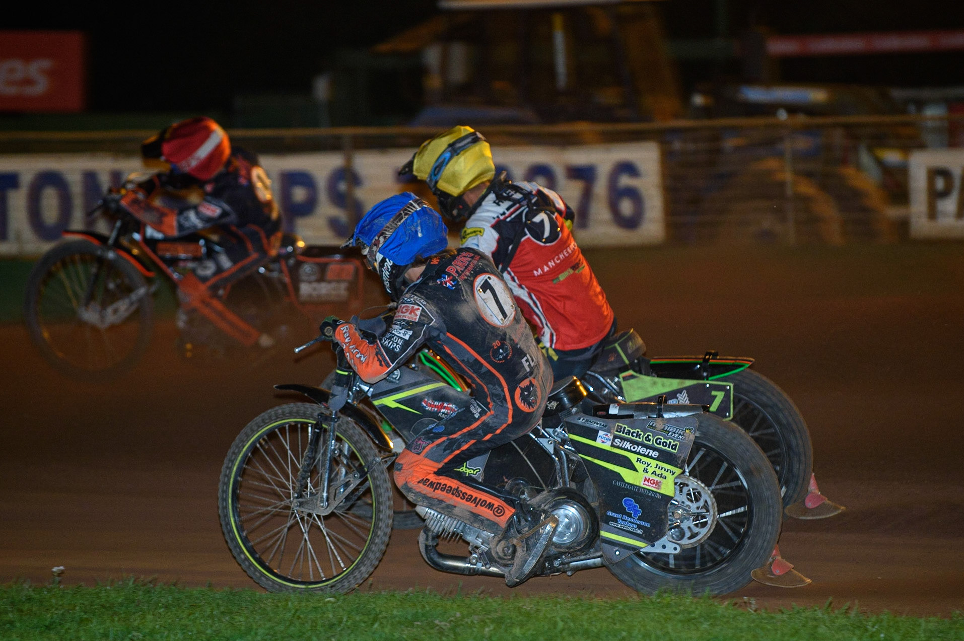 WOLVERHAMPTON, UK. AUGUST 30TH. Leon Flint (Blue) tries to pass Nikolaj B. Jakobsen  (Yellow) during the SGB Premiership match between Wolverhampton Wolves and Belle Vue Aces at Monmore Green Stadium, Wolverhampton on Monday 30th August 2021. (Credit: Ian Charles | MI News)