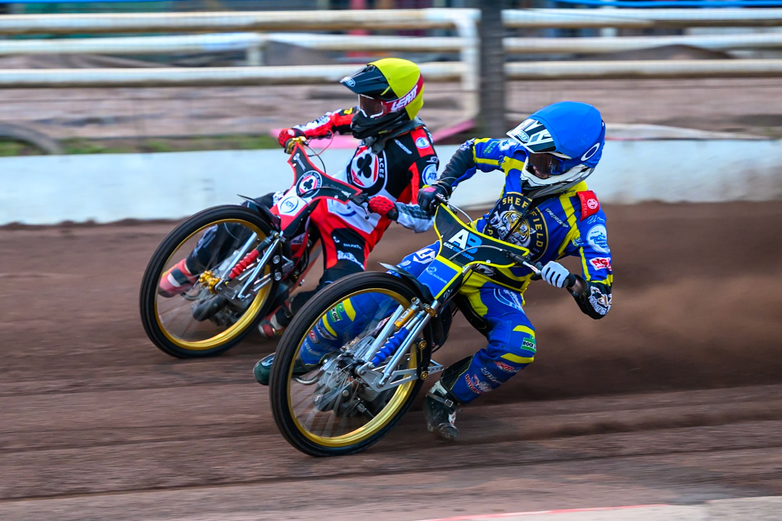 Anders Rowe of Sheffield Tigers in Blue on the inside of Norick Blödorn of Belle Vue Aces in Yellow during the Rowe Motor Oil Premiership match between Sheffield Tigers and Belle Vue Aces at Owlerton Stadium, Sheffield on Monday 31st August 2026. (Photo: Ian Charles | MI News)