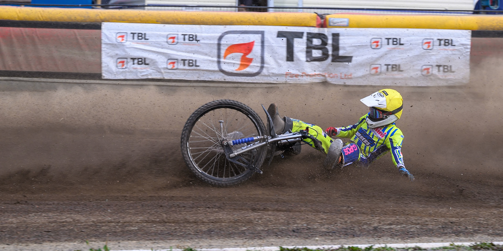 Harry Fletcher of Oxford Chargers in Yellow  falls during the WSRA National Development League match between Buxton Bulls and Oxford Chargers at Hi-Edge Speedway, Buxton on Sunday 2nd August 2026. (Photo: Ian Charles | MI News)