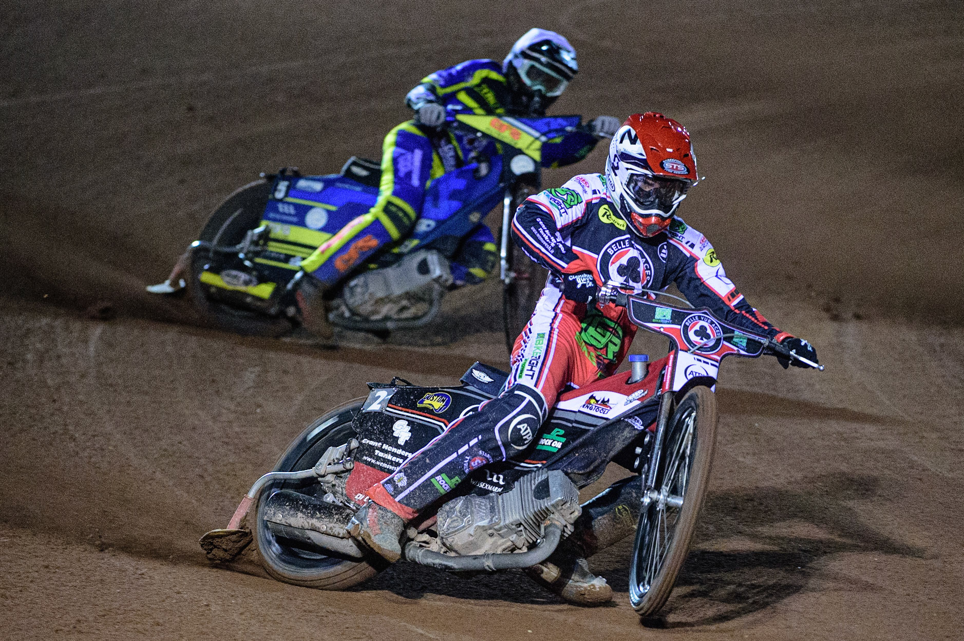 MANCHESTER, UK. OCT 7TH  Richie Worrall  (Red) leads Adam Ellis  (White) during the SGB Premiership Play off Semi-Final Second Leg between Belle Vue Aces and Sheffield Tigers at the National Speedway Stadium, Manchester on Thursday 7th October 2021. (Credit: Ian Charles | MI News)
