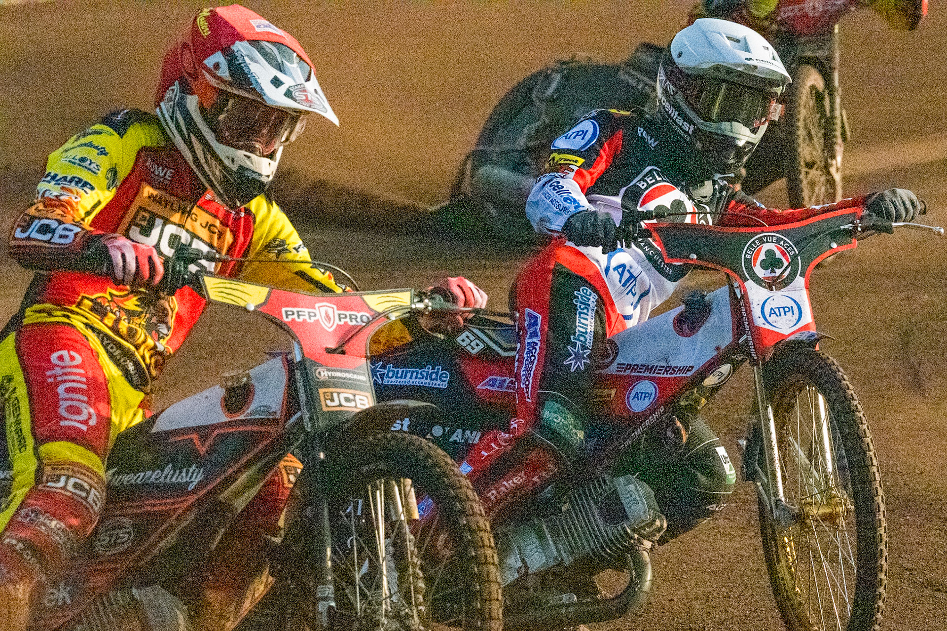Sam Masters of Leicester Lions  on the outside of Jason Doyle of Belle Vue Aces  in White during the Rowe Motor Oil Premiership match between Leicester Lions and Belle Vue Aces at the Hydroscan Arena, Leicester on Thursday 23rd July 2026. (Photo: Ian Charles | MI News)
