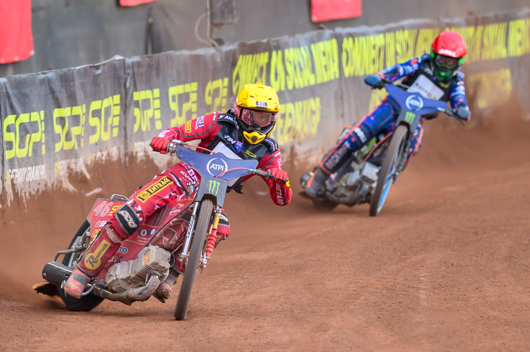 Max Fricke (46) of Australia in Yellow leading Brady Kurtz (101) of Australia in Red during the ATPI  FIM Speedway GP of Manchester at the National Speedway Stadium, Manchester on Friday 5th June 2026. (Photo: Ian Charles | MI News)
