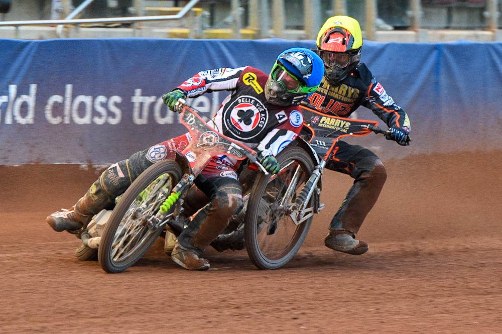Charles Wright (Blue) has Zach Cook (Yellow) a bit too close for comfort during the Sports Insure Premiership Knock Out Cup Quarter Final 2nd Leg between Belle Vue Aces and Wolverhampton Wolves at the National Speedway Stadium, Manchester on Thursday 18th May 2023. (Photo: Ian Charles | MI News)