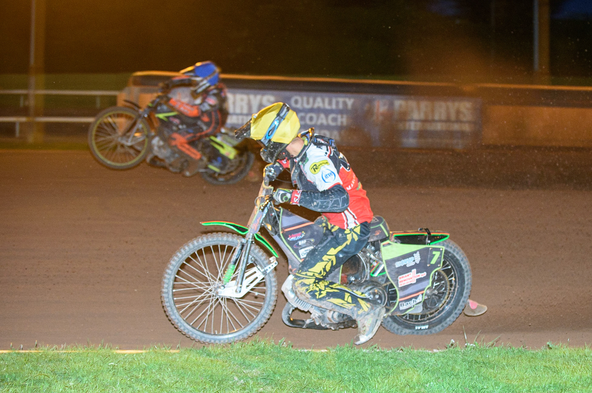 WOLVERHAMPTON, UK. AUGUST 30TH. Nikolaj B. Jakobsen  (Yellow) inside Leon Flint  (Blue) during the SGB Premiership match between Wolverhampton Wolves and Belle Vue Aces at Monmore Green Stadium, Wolverhampton on Monday 30th August 2021. (Credit: Ian Charles | MI News)