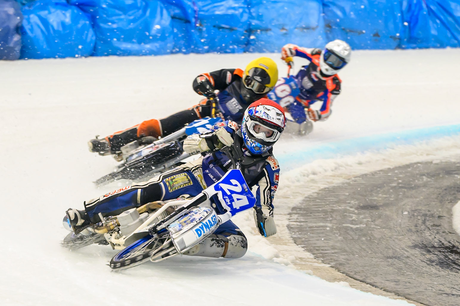 Max Koivula (24) of Finland in Red leading Sebastian Reitsma (125) of The Netherlands in Yellow and Jasper Iwema (800) of The Netherlands in White during the Ice Speedway Gladiators World Championship Final 2 at Max-Aicher-Arena, Inzell on Sunday 15th March 2026. (Photo: Ian Charles | MI News)